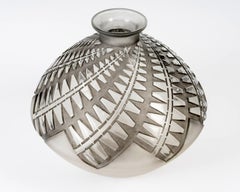 Jarrón Art Déco de René Lalique de 1929, de cristal de Montargis con pátina gris