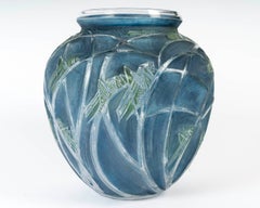 1912 René Lalique Vaso Sauterelles Grasshoppers in vetro con patina blu & greene