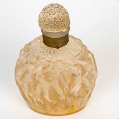 1937 : Flacon de parfum René Lalique « Calendal » en verre Molinard, patine sépia, « Bacchantes »