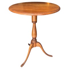 Bougeoir rond à trépied pour table à thé ou table d'appoint, style Queen Anne, 19e siècle.