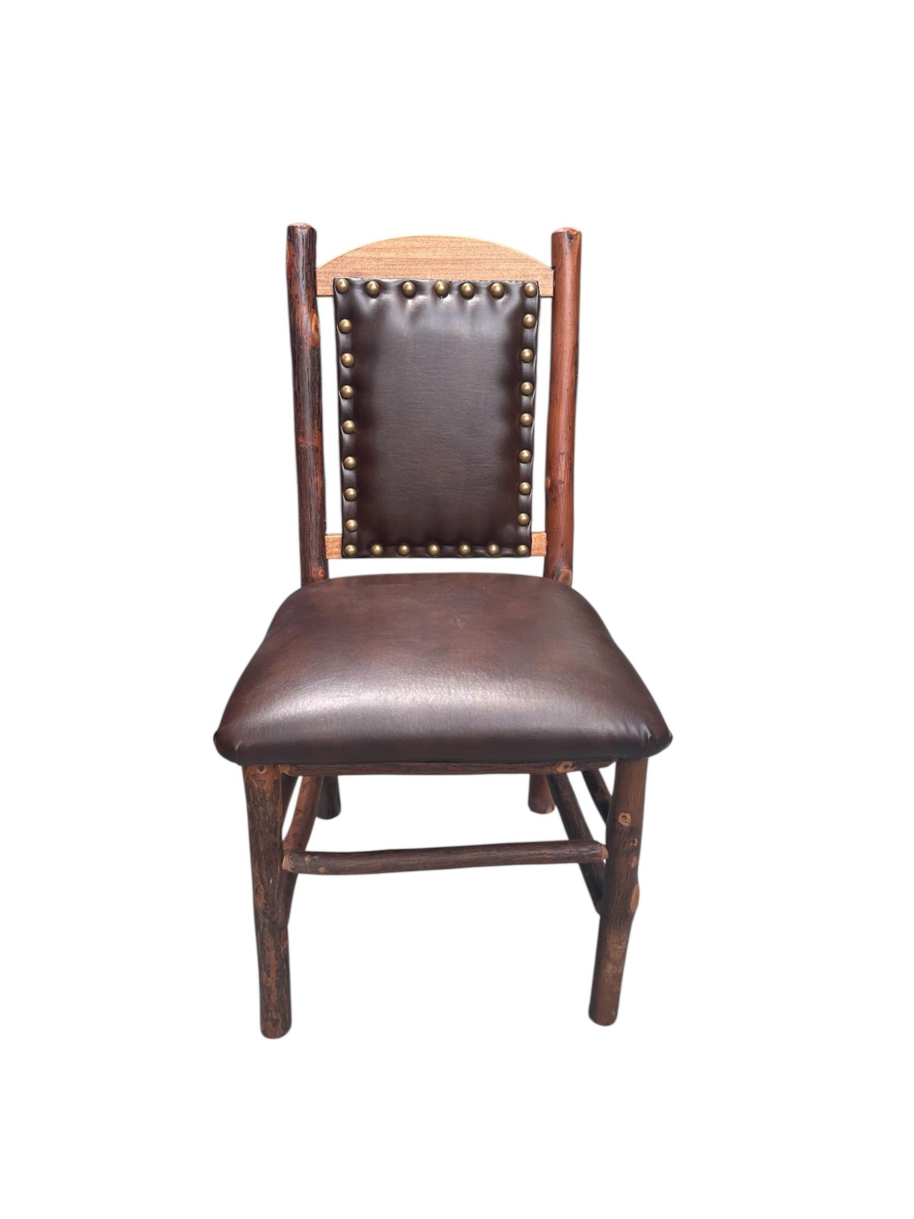 Old Hickory Pagosa Side Chairs, Braunes Leder, Navajo Polsterung. (amerikanisch) im Angebot