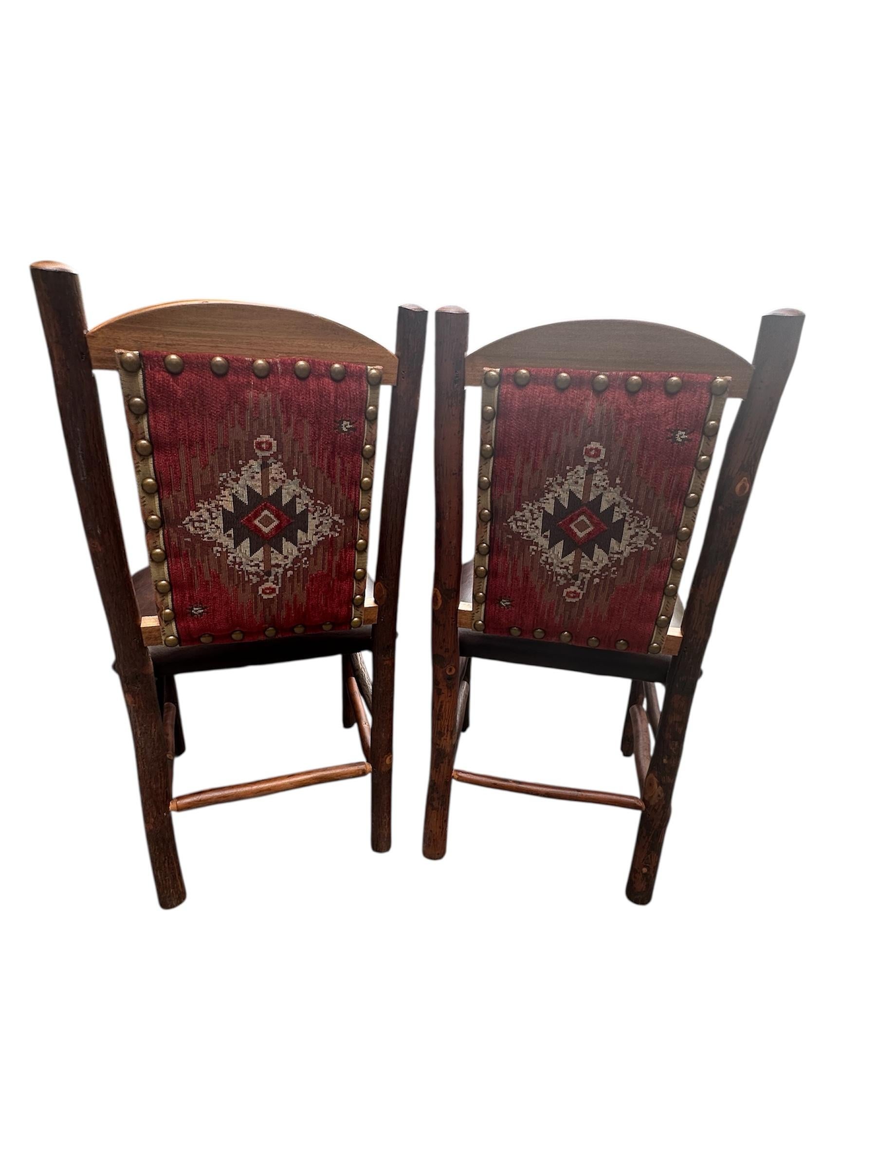 Old Hickory Pagosa Side Chairs, Braunes Leder, Navajo Polsterung. im Angebot 1