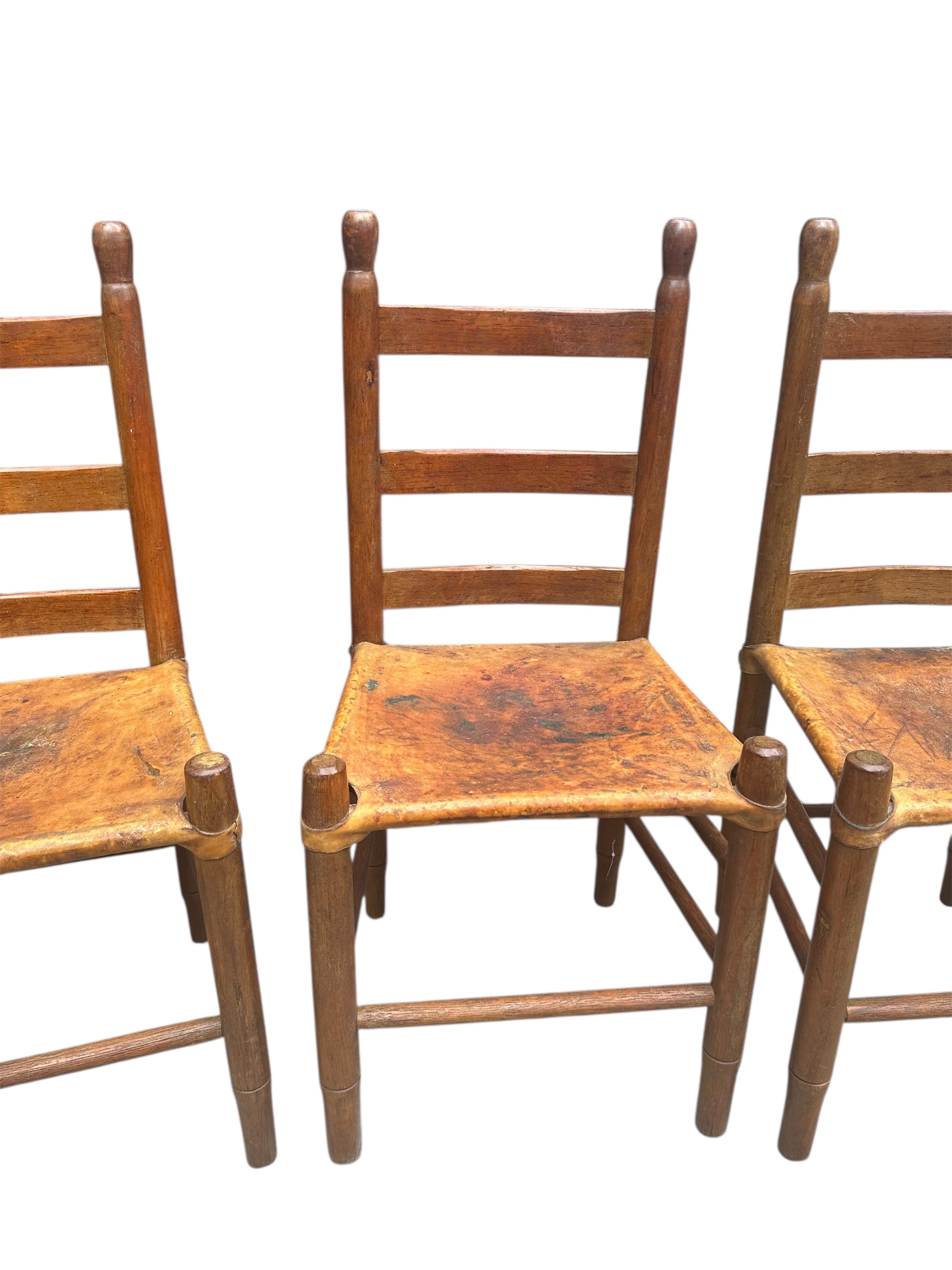 Set of Four Early 20th Century American Ladder-Back Wood and Deer Hide Chairs. For Sale 5