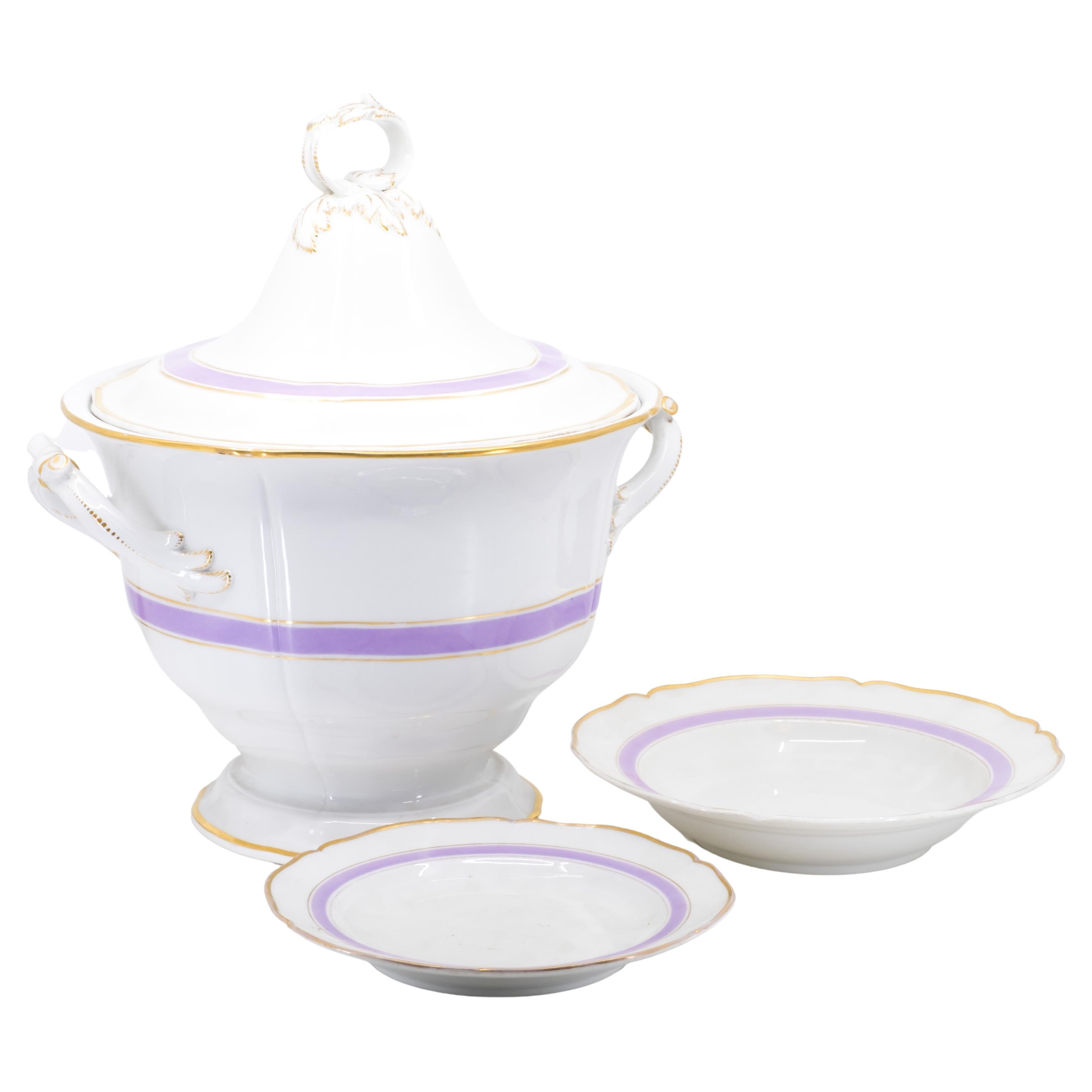 French, dinner service lavender color, Limoges,
First half of the 20th Century

The dinner set include
- 1 Large round covered soup bowl D. 30 x H. 36 cm 
- 1 Round covered soup bowl D. 26 x H. 30 cm 
- 2 Extra large round plate D. 40 cm 
- 2