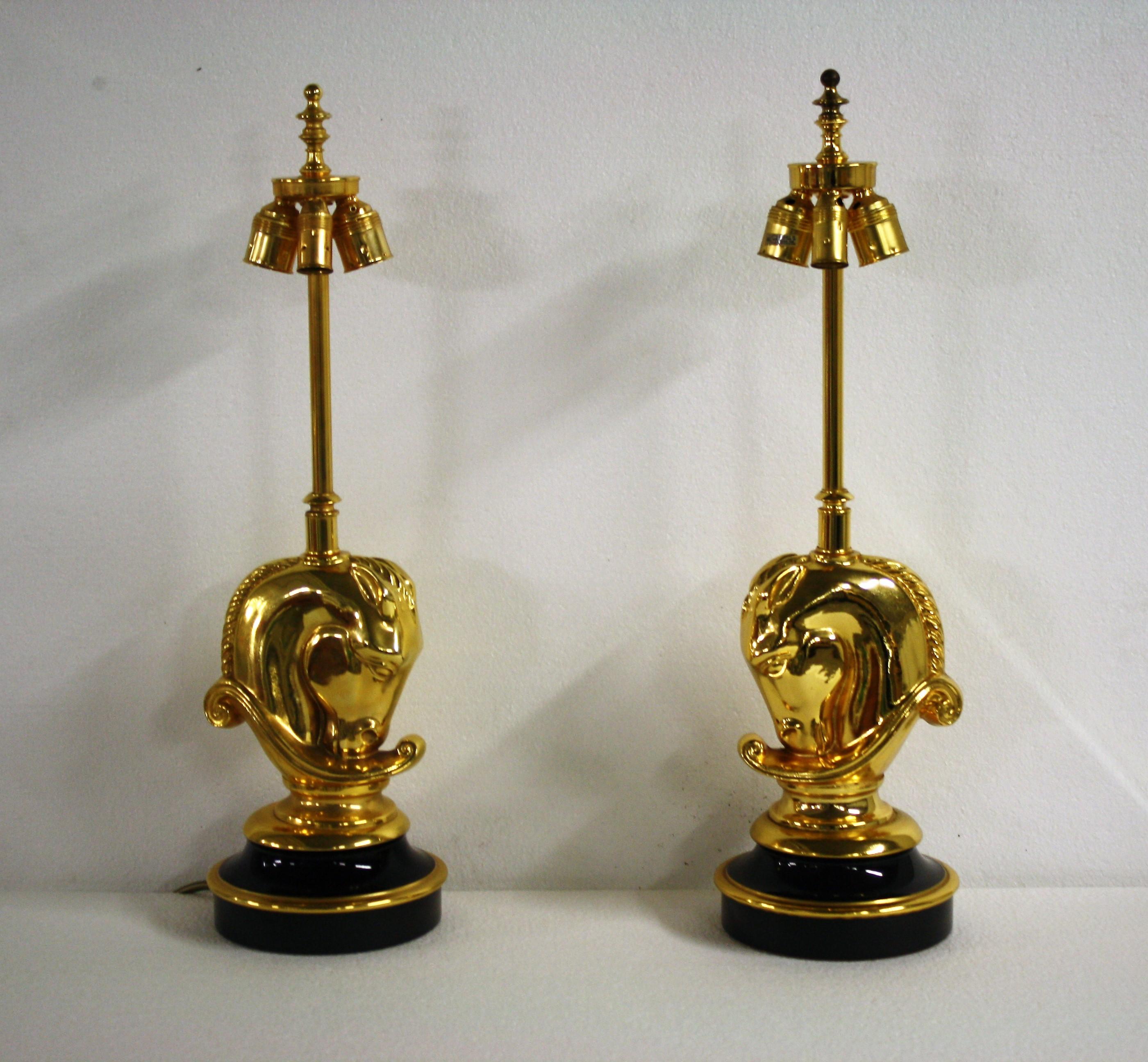 Paar Hollywood-Regency-Tischlampen aus Messing mit Pferdekopf:: 1970er Jahre:: Belgien 3