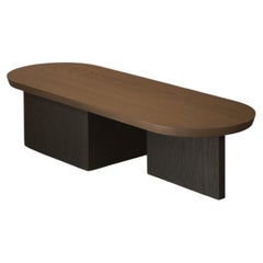 Mesa de centro ovalada «Fundamenta 11 Small» de madera maciza oscura, de Nono