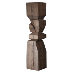 Still Stand n. 32: Elegante scultura da terra in noce, realizzata da Escalona