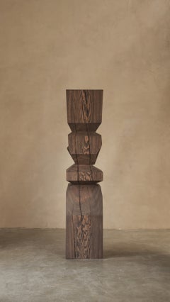 Still Stand n. 32: Elegante scultura da terra in noce, realizzata da Escalona