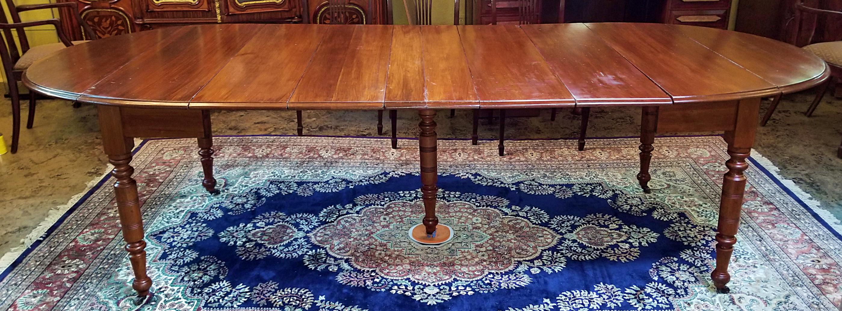 Early 19th Century American Cherry Extendable Dining Table For