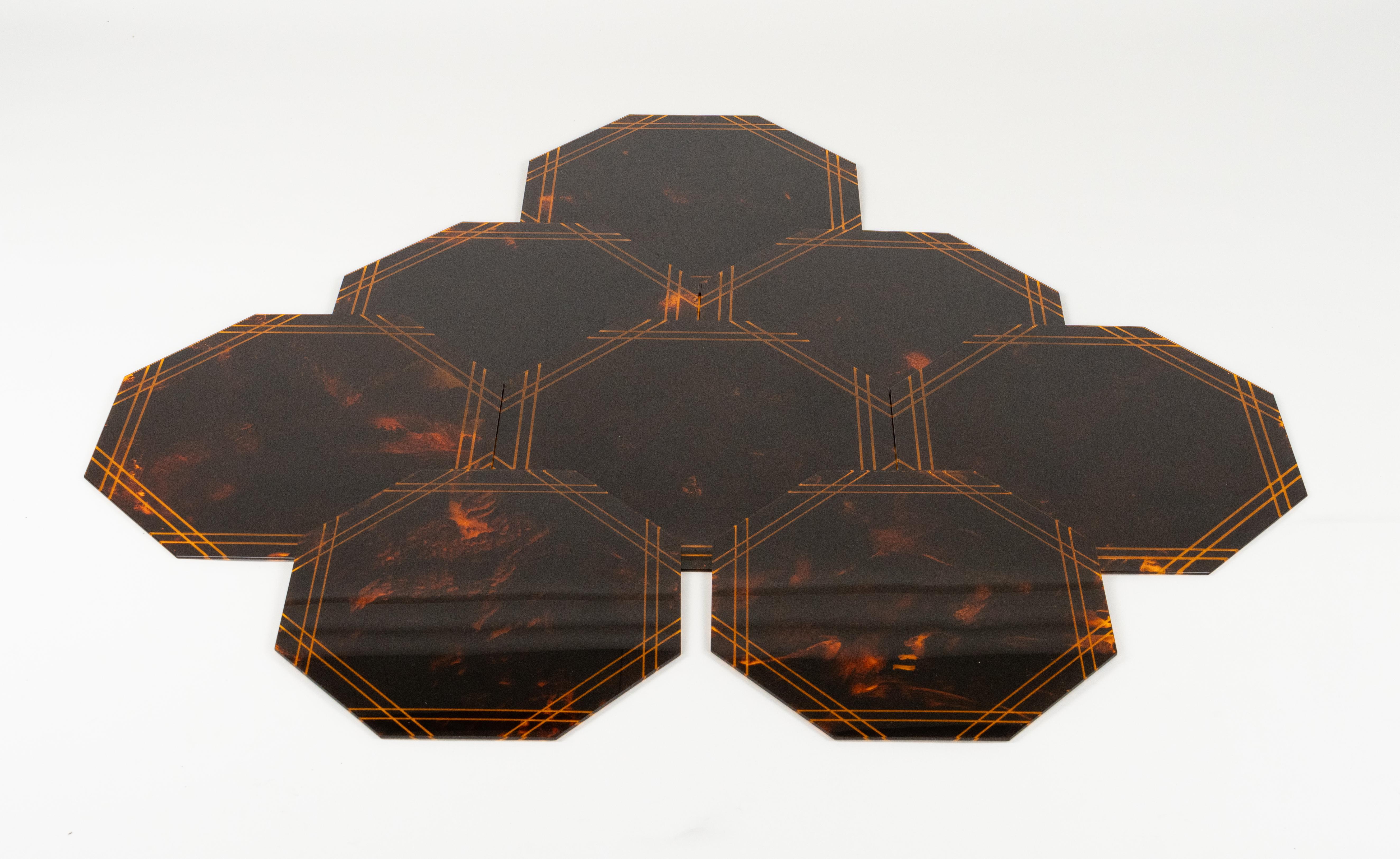 Set of Eight Placemats Tortoiseshell Effect Lucite by Team Guzzini, Italy 1970s For Sale 3