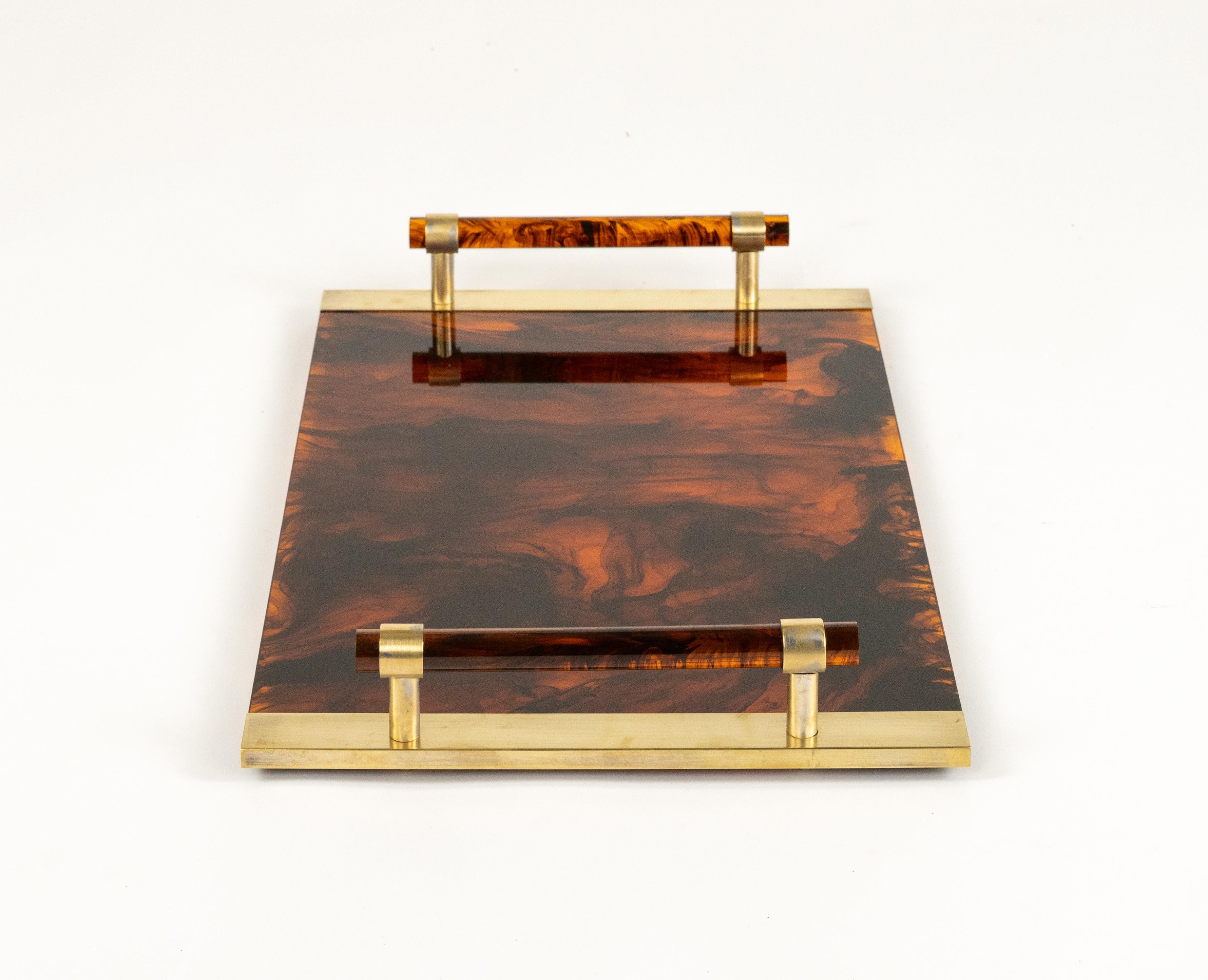 Serviertablett aus Schildpatt-Kunstleder, Lucite und Messing, Christian Dior-Stil, Italien 1970 im Angebot 6