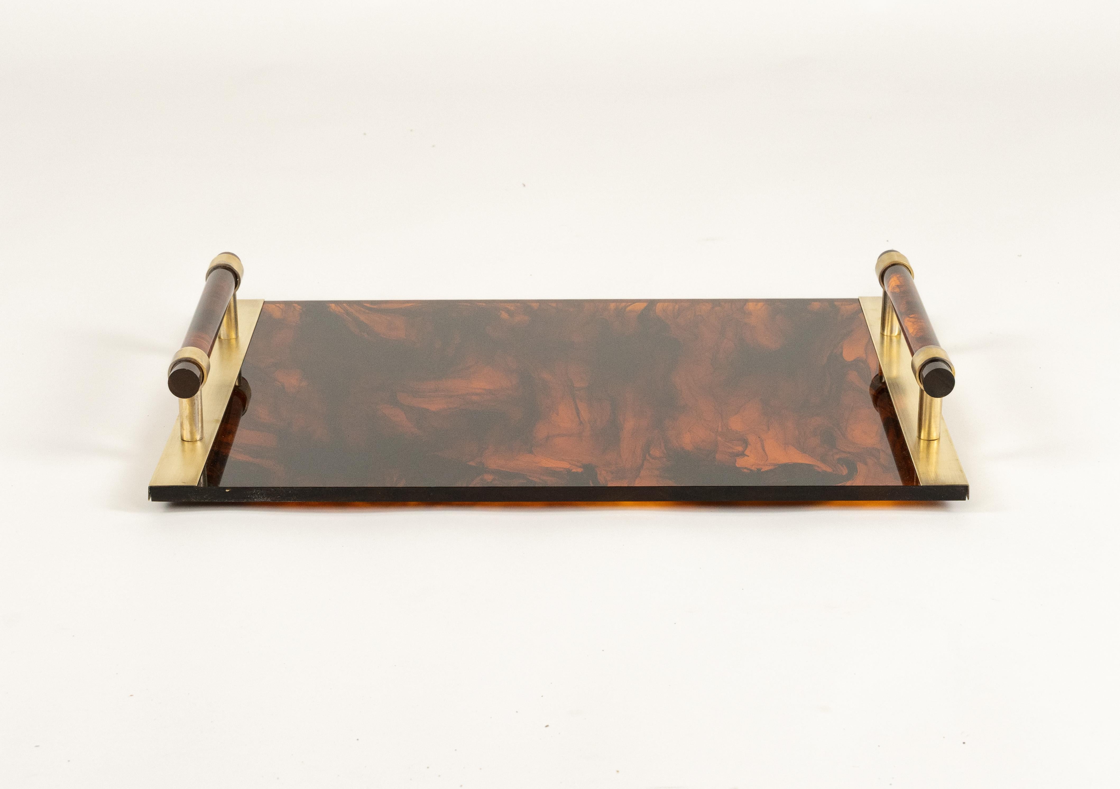 Serviertablett aus Schildpatt-Kunstleder, Lucite und Messing, Christian Dior-Stil, Italien 1970 im Angebot 5