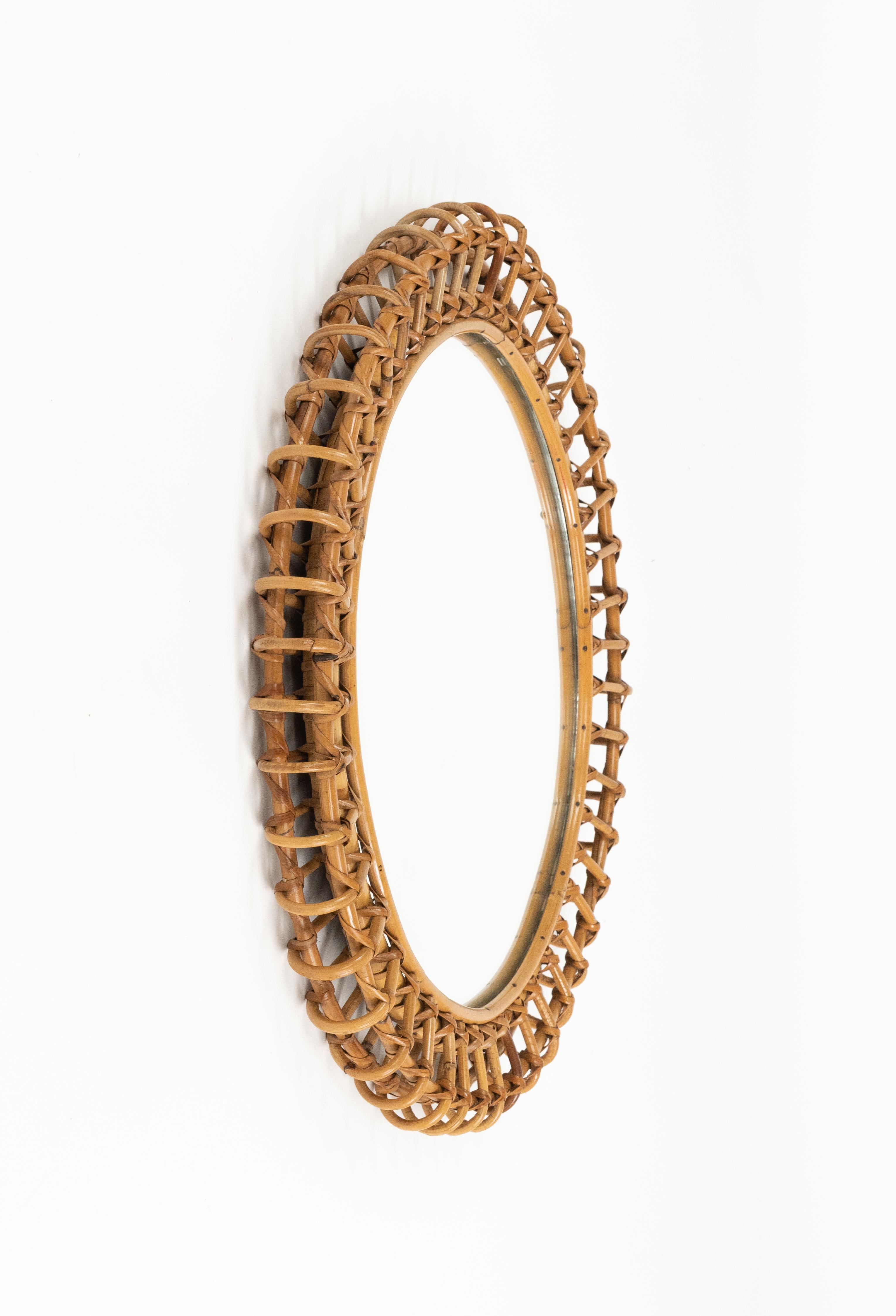 Espejo de pared redondo de mediados de siglo Estilo bambú y ratán Franco Albini, Italia Años 60 Moderno de mediados de siglo en venta