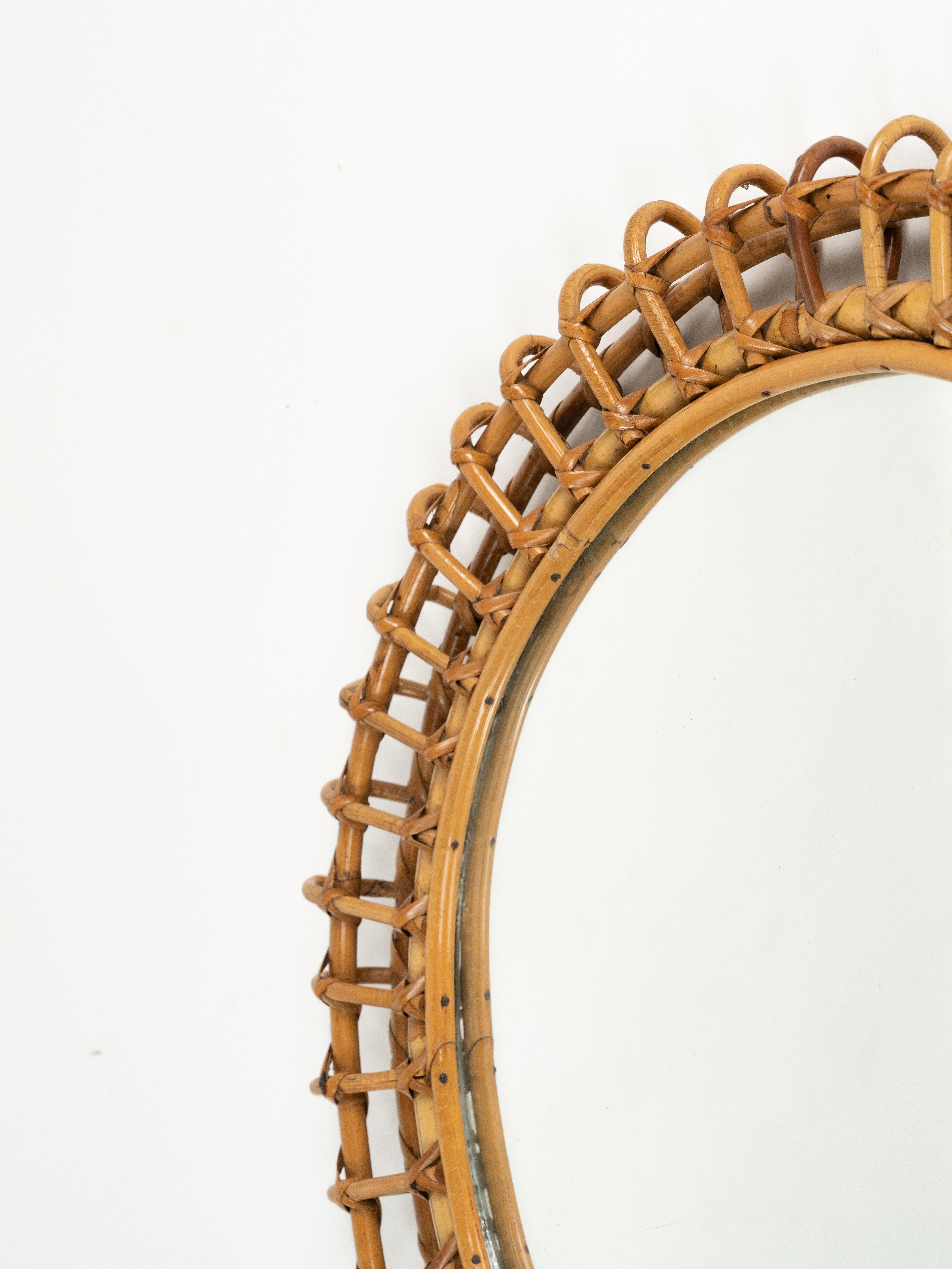Espejo de pared redondo de mediados de siglo Estilo bambú y ratán Franco Albini, Italia Años 60 mediados del siglo XX en venta
