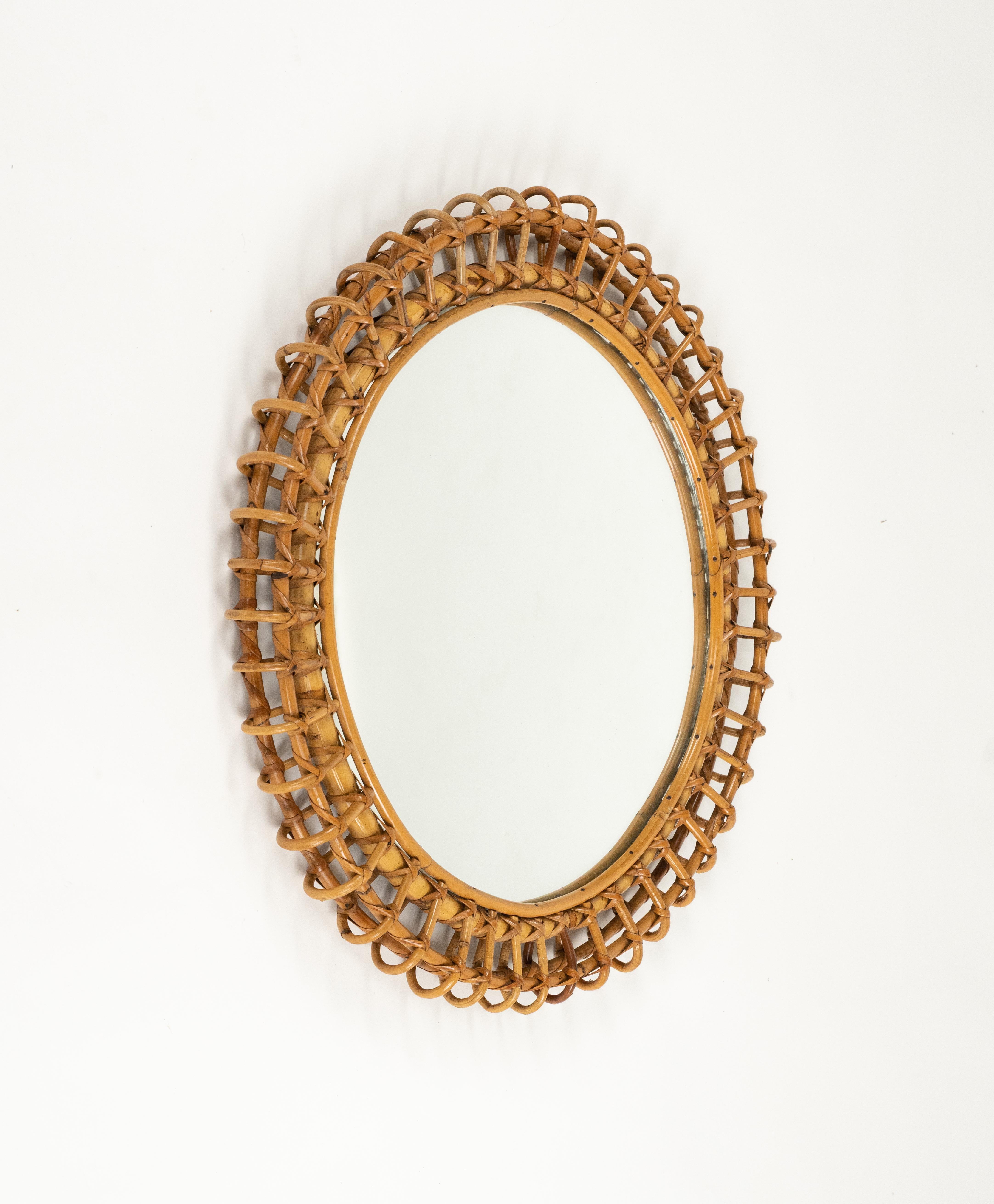 Espejo de pared redondo de mediados de siglo Estilo bambú y ratán Franco Albini, Italia Años 60 Italiano en venta