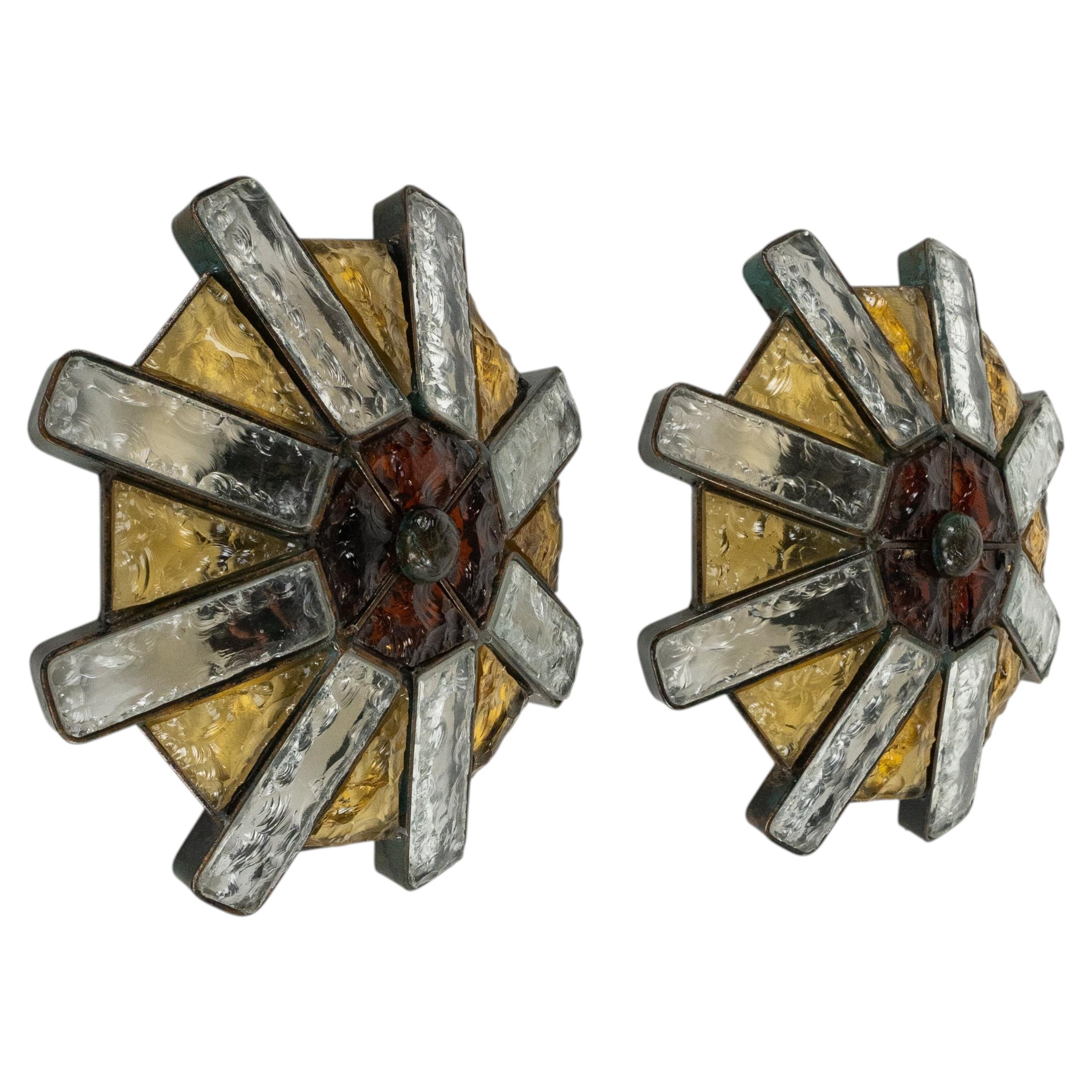 Coppia di applique in ferro battuto e vetro in stile longobardo, Italia, anni ’70