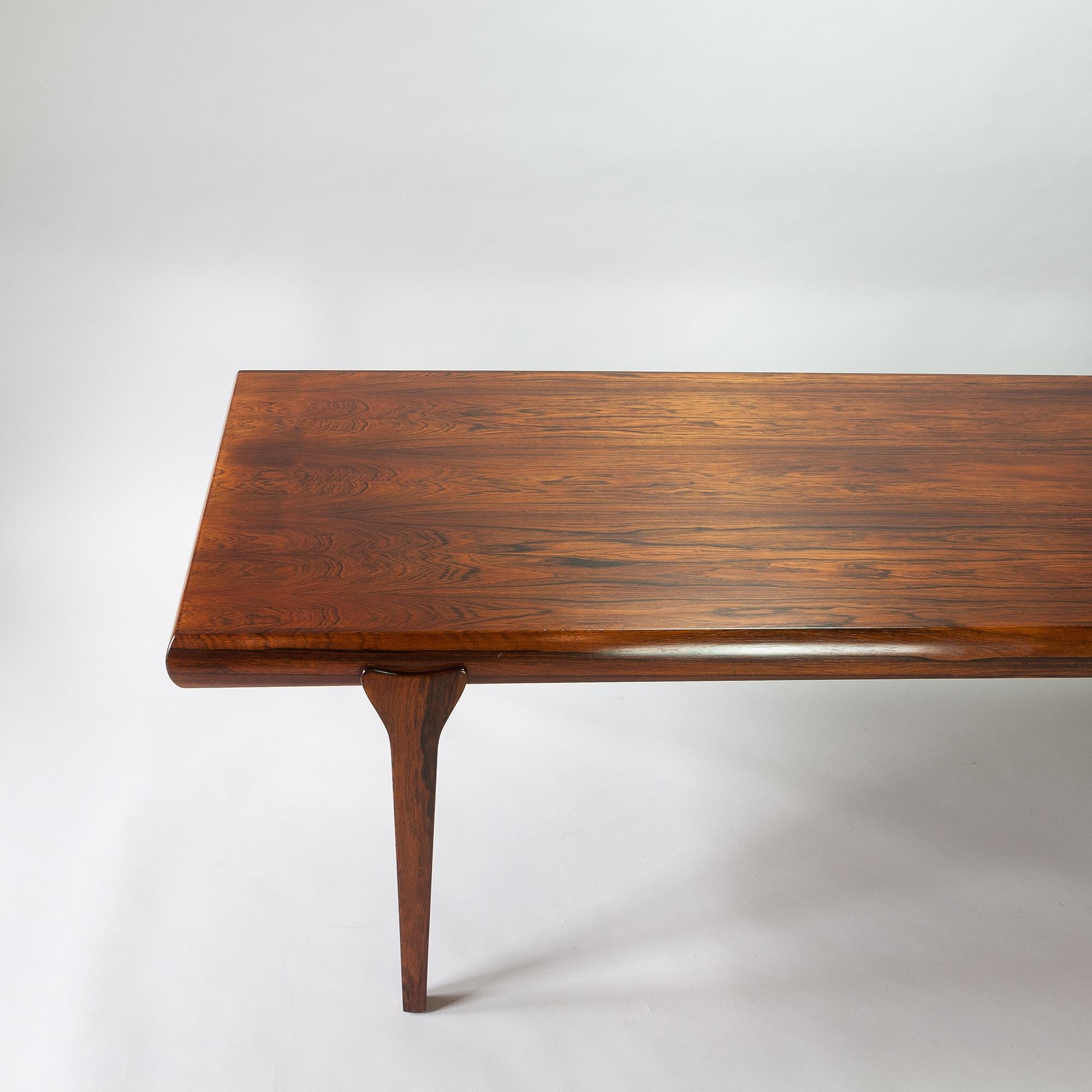 A stunning rosewood coffee table by Johannes Andersen for CFC Silkeborg. Fully re-polished to bring out the beauty of the Brazilian rosewood. The table extends by 30cms at one end and at the other there is a 60cms deep drawer for coasters and place