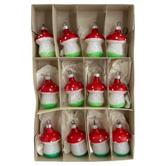 Rare ensemble de douze ornements de champignons de Noël vintage, allemands, années 1940