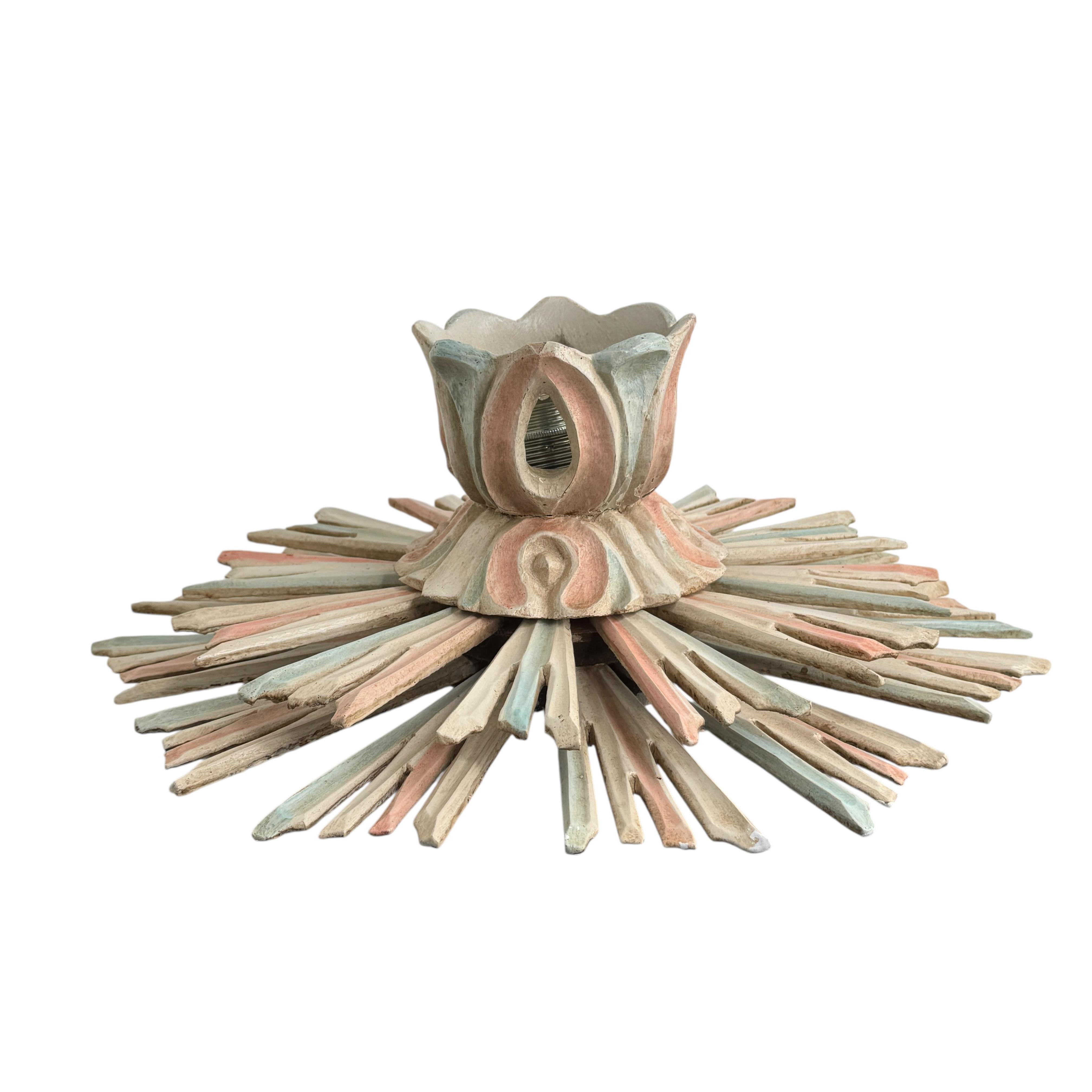 Allemand Plafonnier en bois à étoiles et soleil en forme de Florentine 1960s en vente