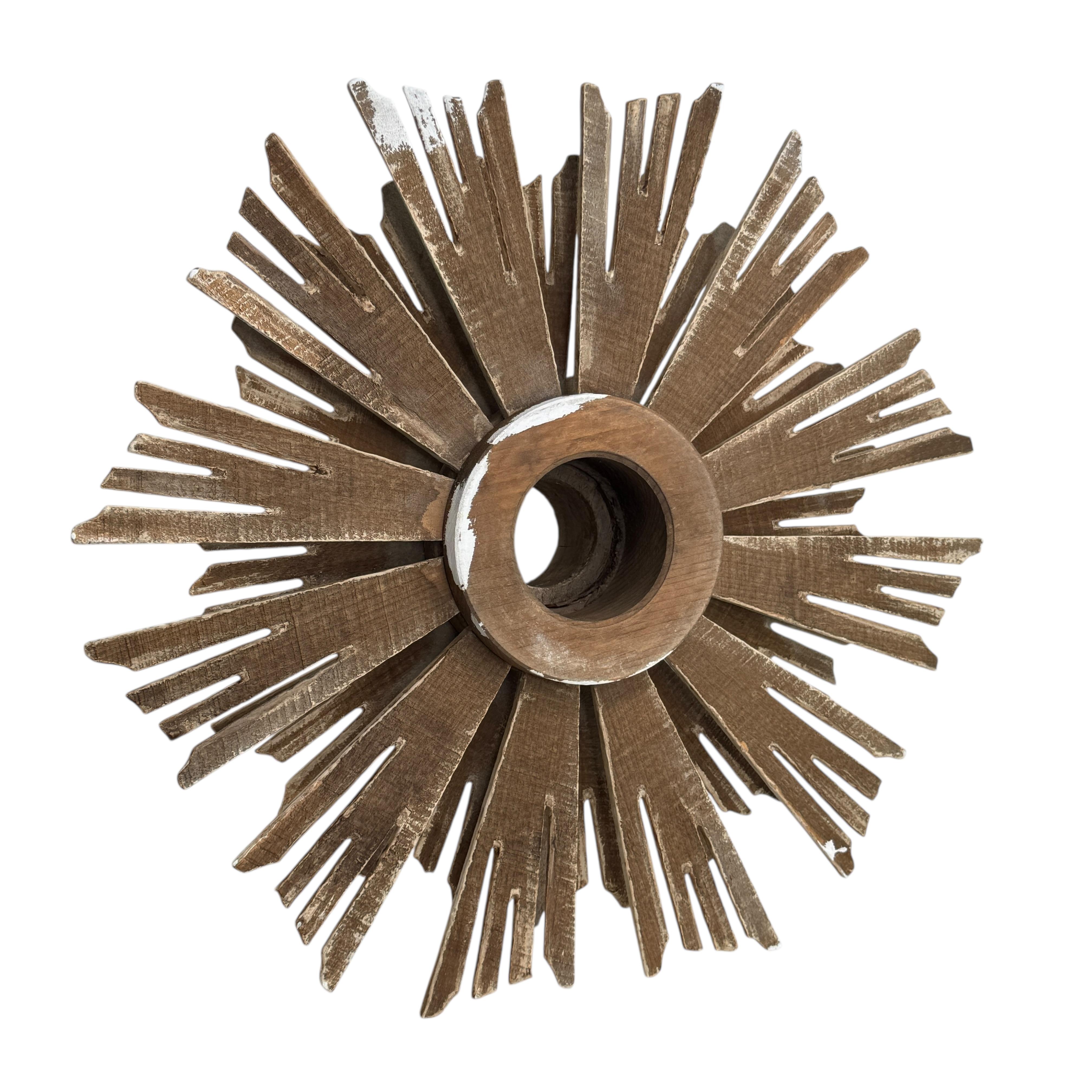 Milieu du XXe siècle Plafonnier en bois à étoiles et soleil en forme de Florentine 1960s en vente
