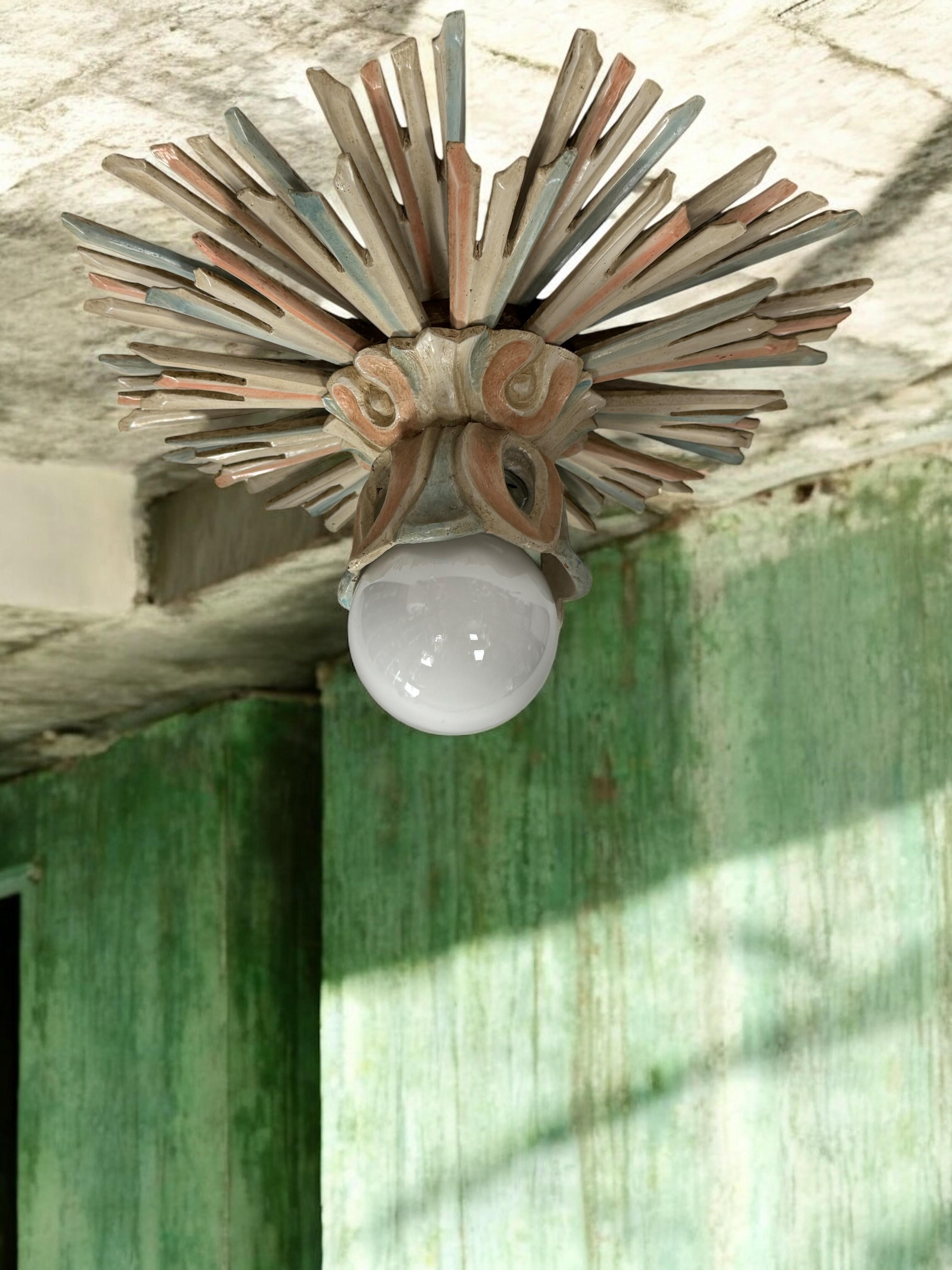 Plafonnier en bois à étoiles et soleil en forme de Florentine 1960s en vente 4
