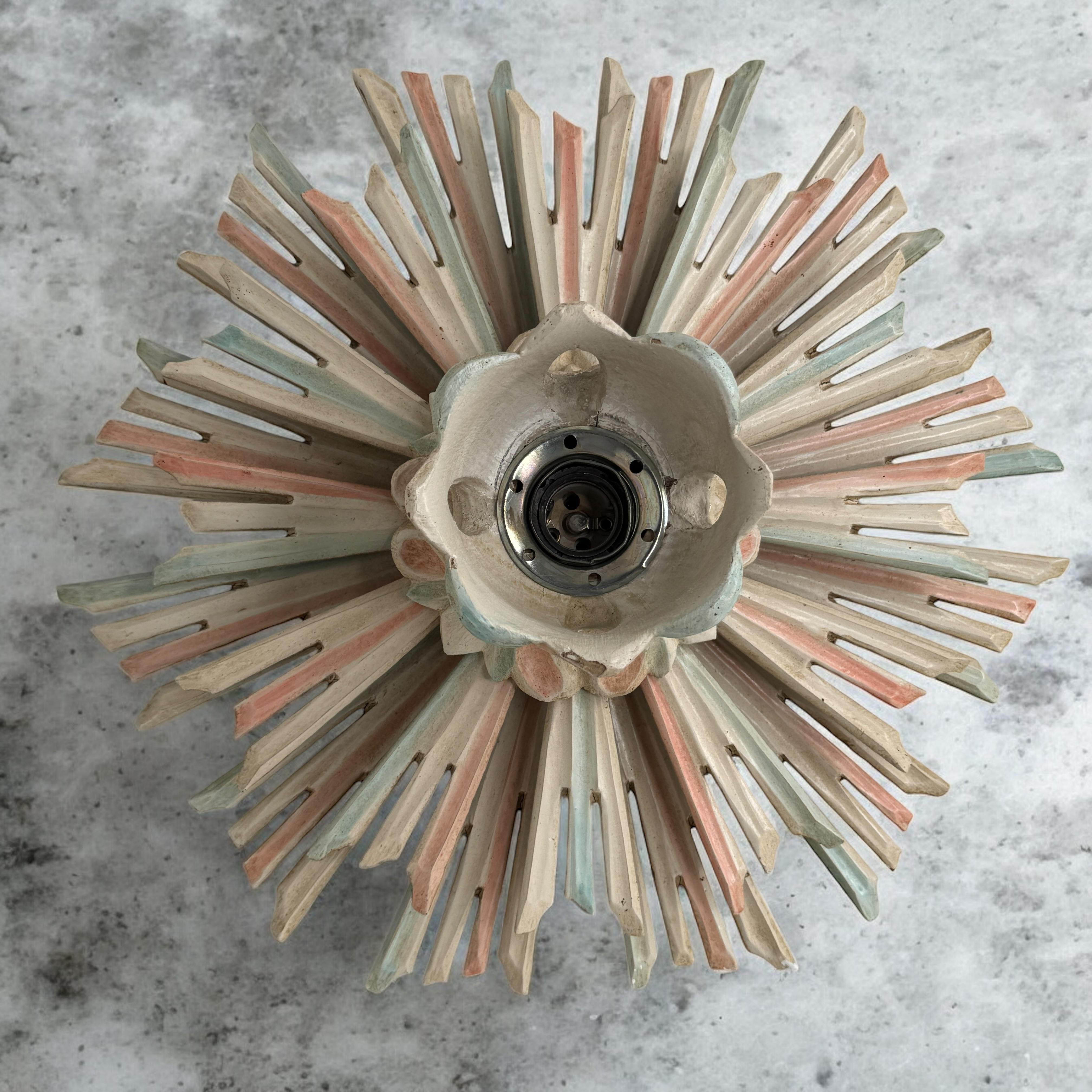 Métal Plafonnier en bois à étoiles et soleil en forme de Florentine 1960s en vente