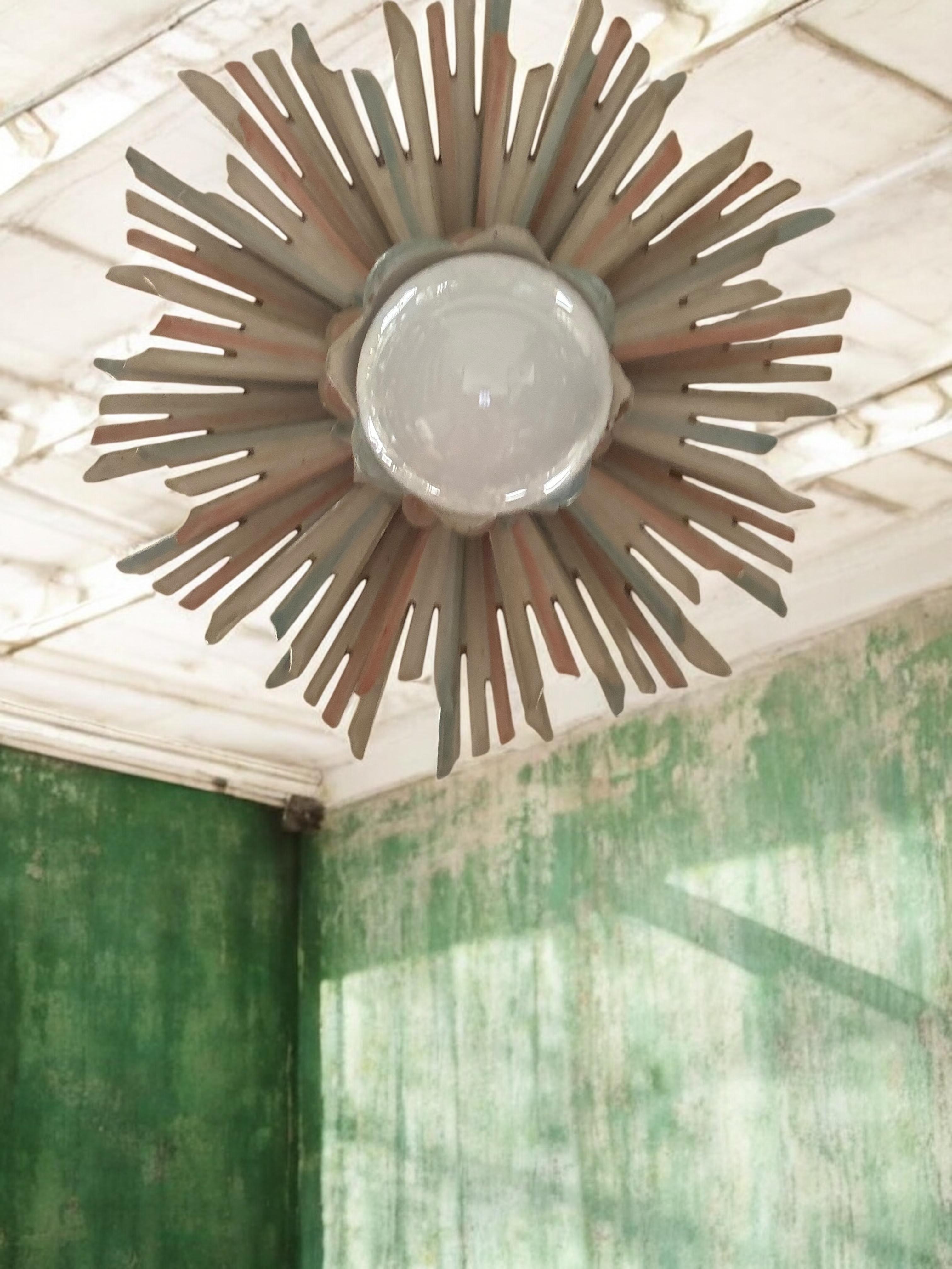 Plafonnier en bois à étoiles et soleil en forme de Florentine 1960s en vente 7