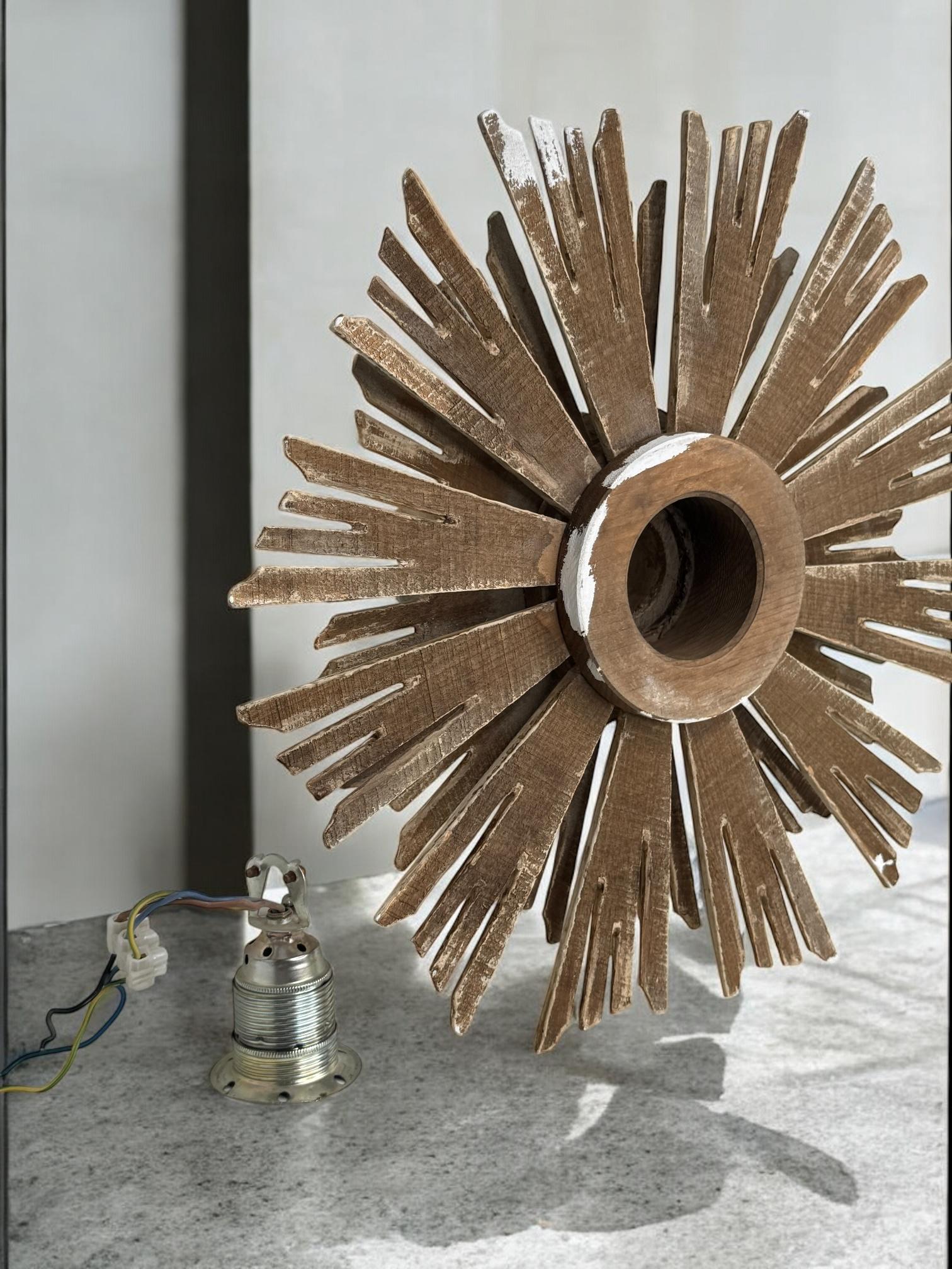 Plafonnier en bois à étoiles et soleil en forme de Florentine 1960s en vente 11