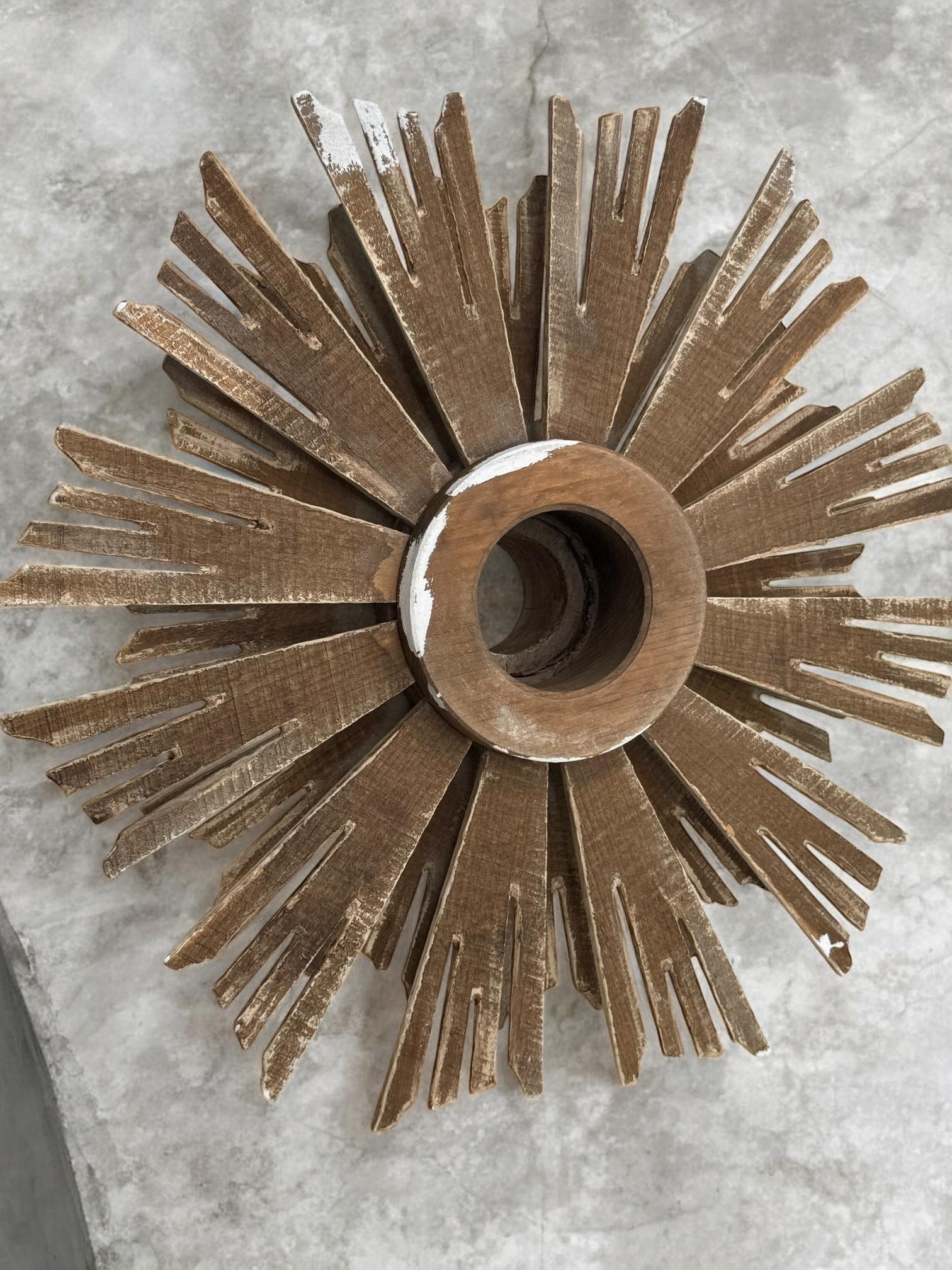 Plafonnier en bois à étoiles et soleil en forme de Florentine 1960s en vente 12