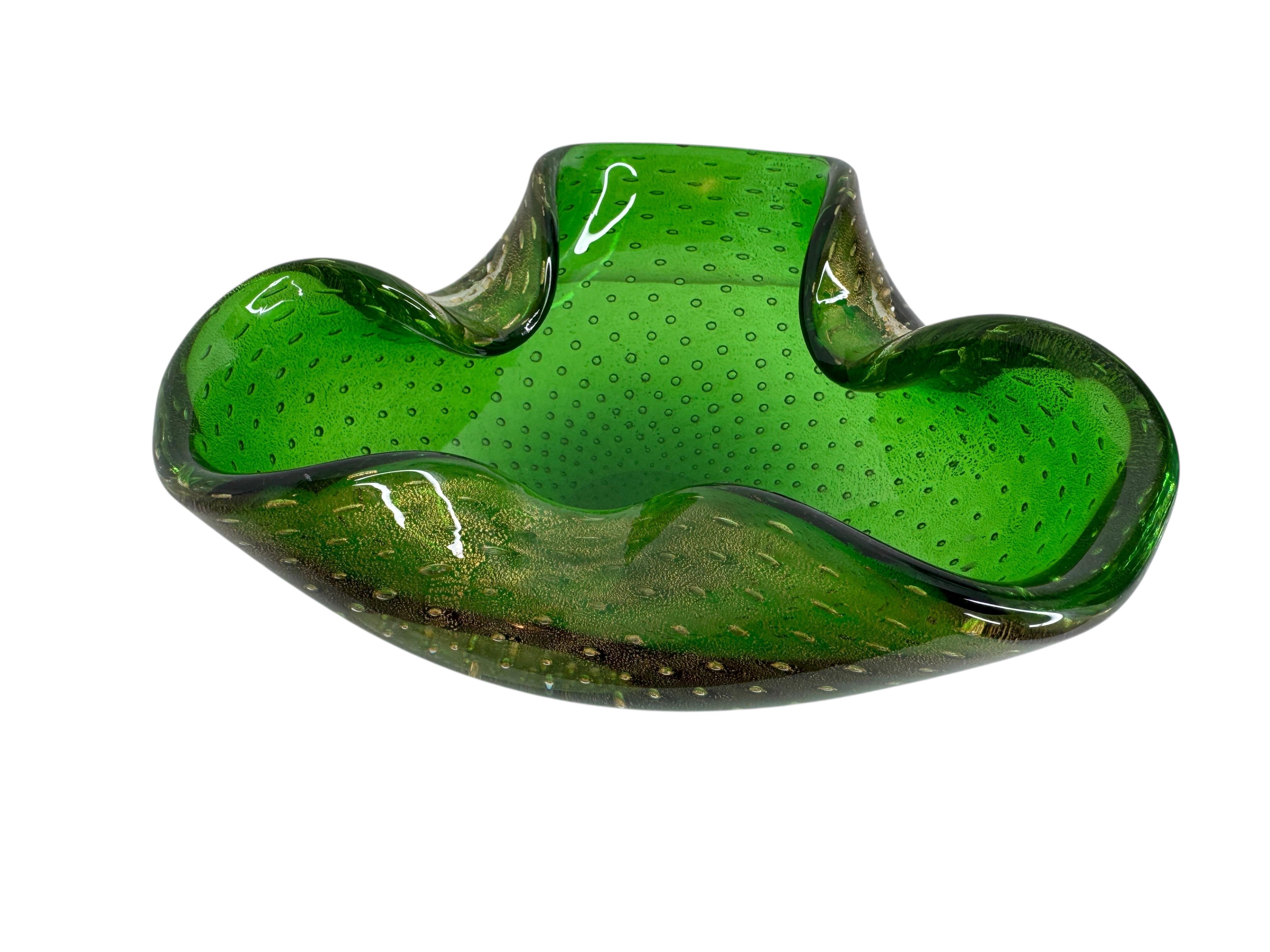 Sommerso Green Kontrollierte Blasen Murano Kunstglas Schale oder Astray (Mitte des 20. Jahrhunderts) im Angebot