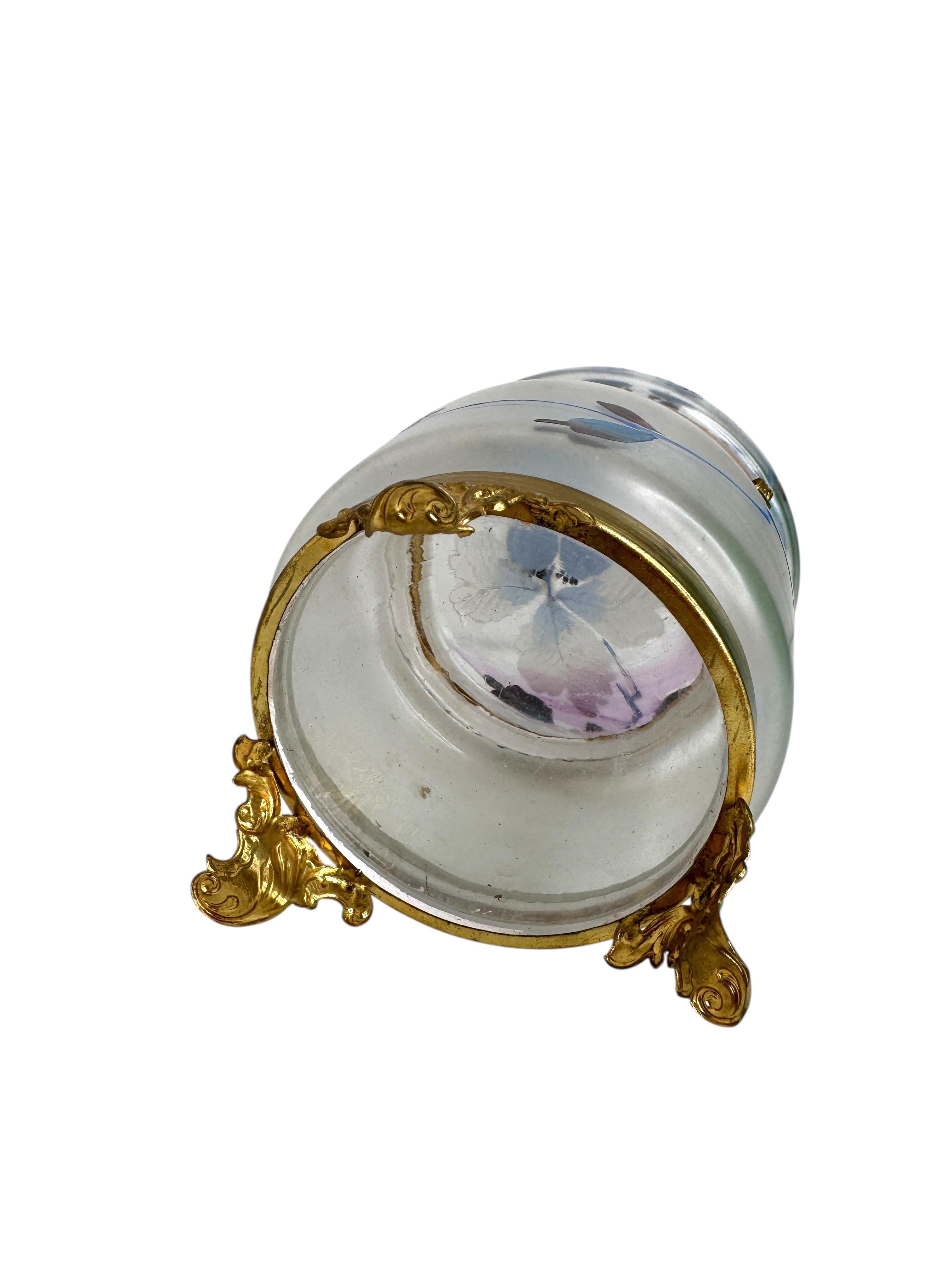 Jugendstil-Schmuckkästchen aus Ormolu und satiniertem Glas, Frankreich, um 1900 (Frühes 20. Jahrhundert) im Angebot