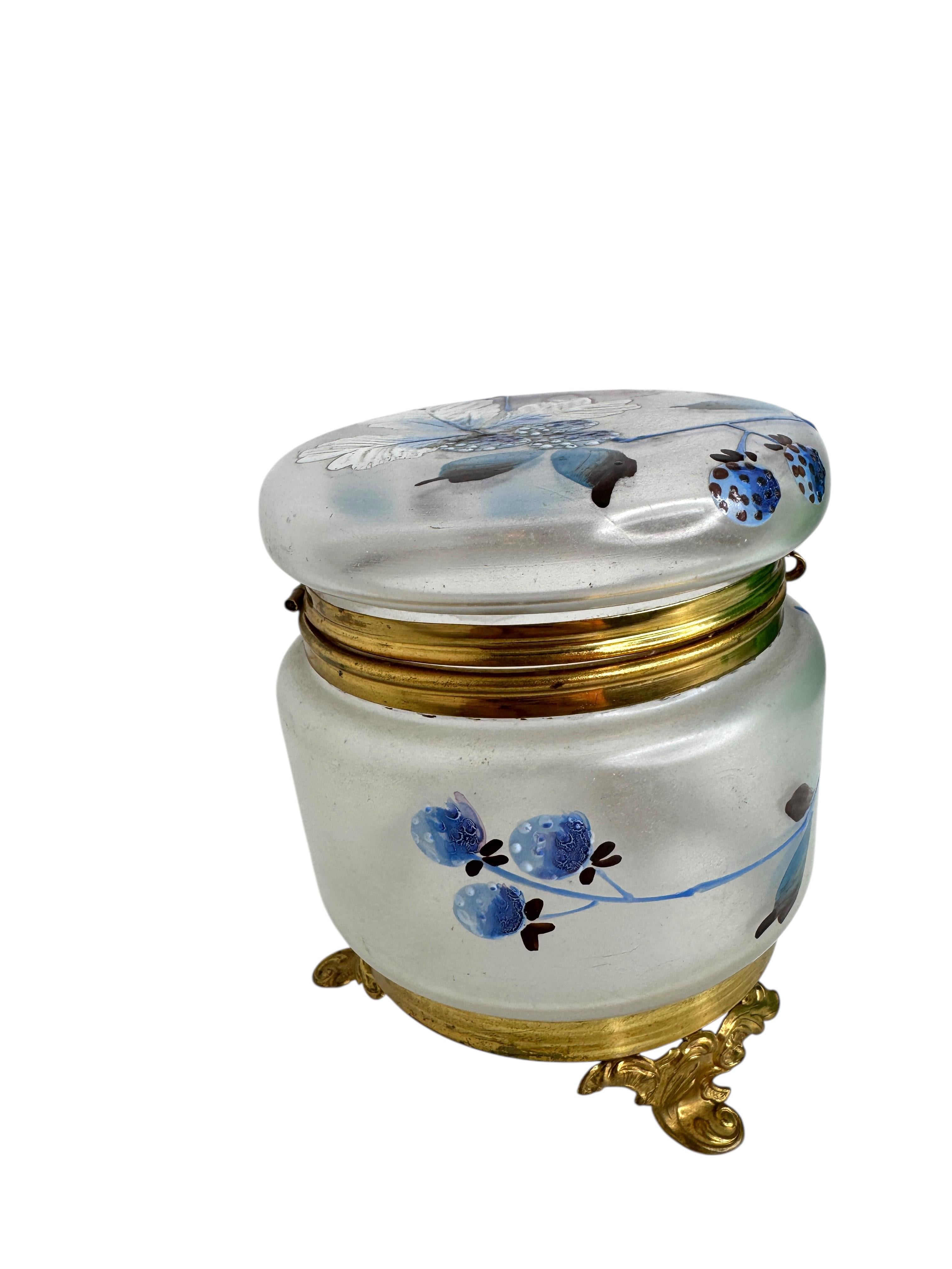 Jugendstil-Schmuckkästchen aus Ormolu und satiniertem Glas, Frankreich, um 1900 im Zustand „Gut“ im Angebot in Nuernberg, DE