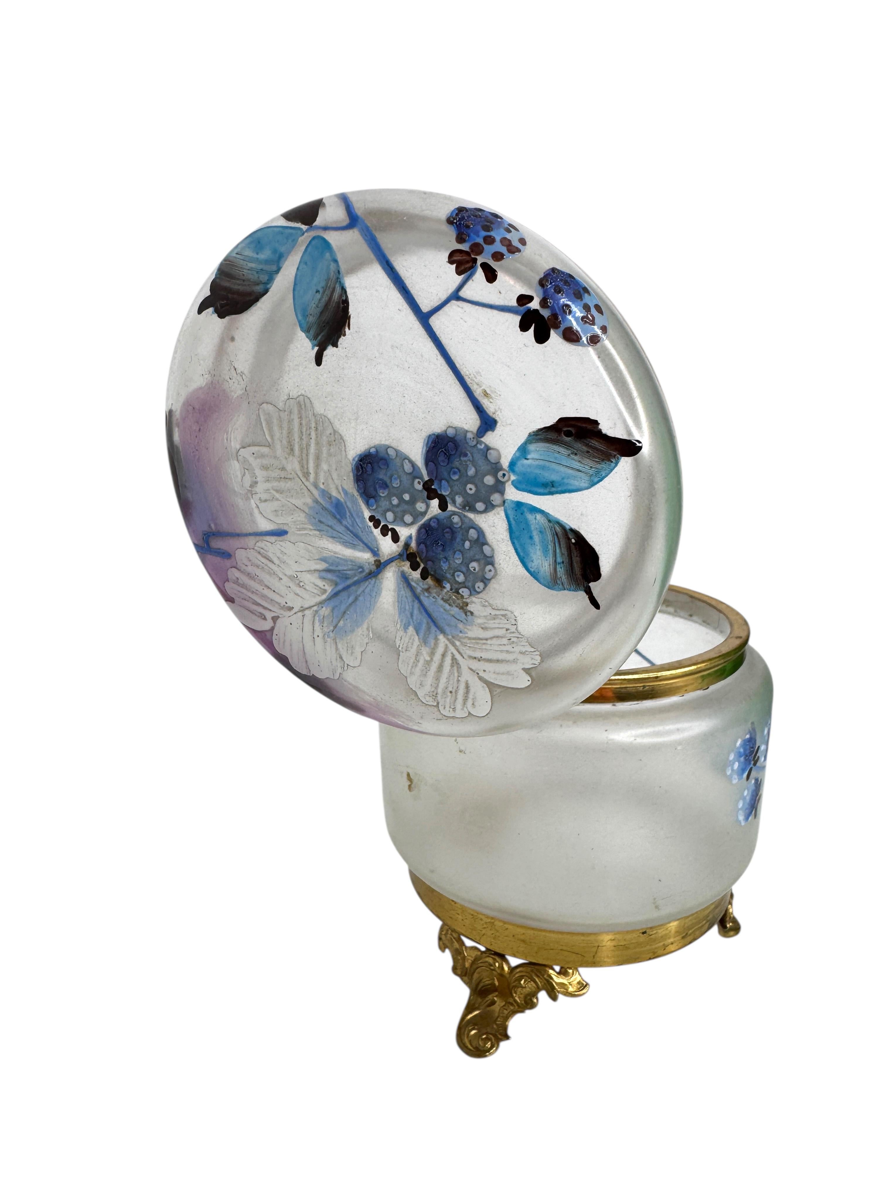 Jugendstil-Schmuckkästchen aus Ormolu und satiniertem Glas, Frankreich, um 1900 (Französisch) im Angebot
