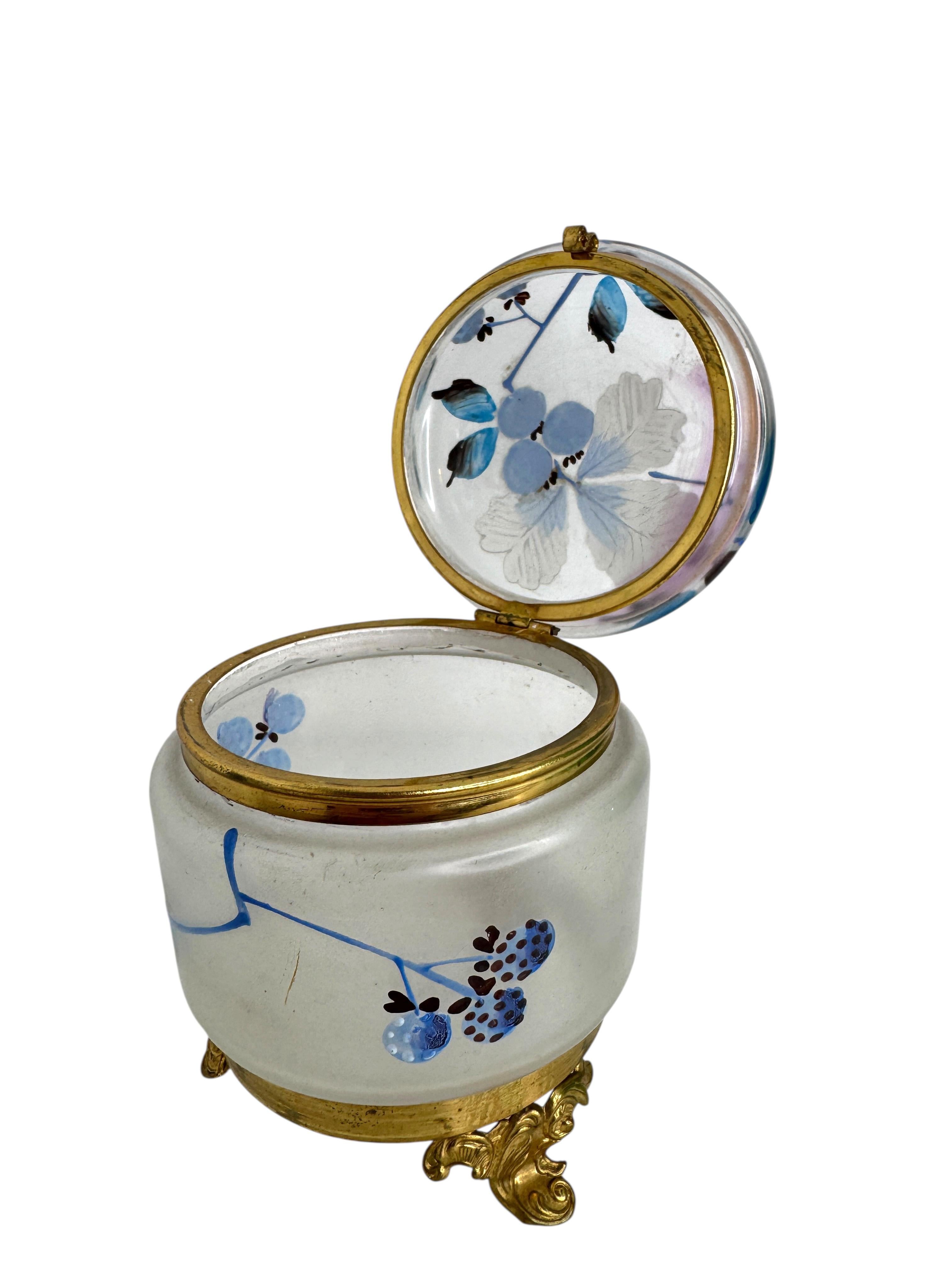 Jugendstil-Schmuckkästchen aus Ormolu und satiniertem Glas, Frankreich, um 1900 im Angebot 1