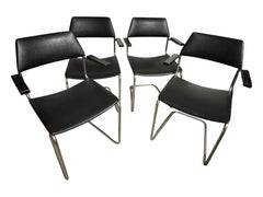Conjunto vintage de 4 sillones Mauser con brazos en voladizo, en su estado original tal y como se encontraron. Procedencia: Alemania