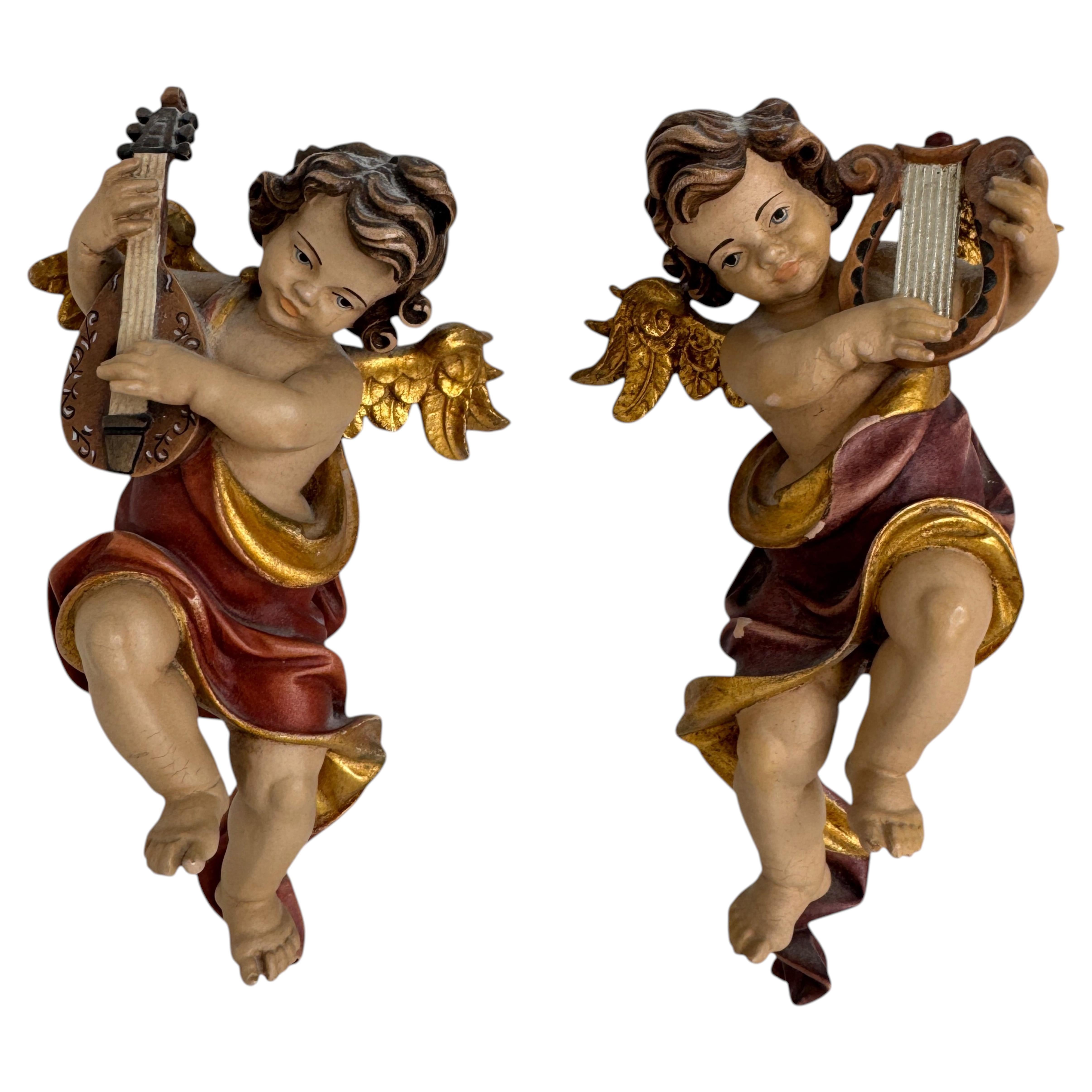 How do you identify wood carvings?