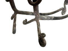 Superbe paire de chenets en fer forgé représentant des teckels, France