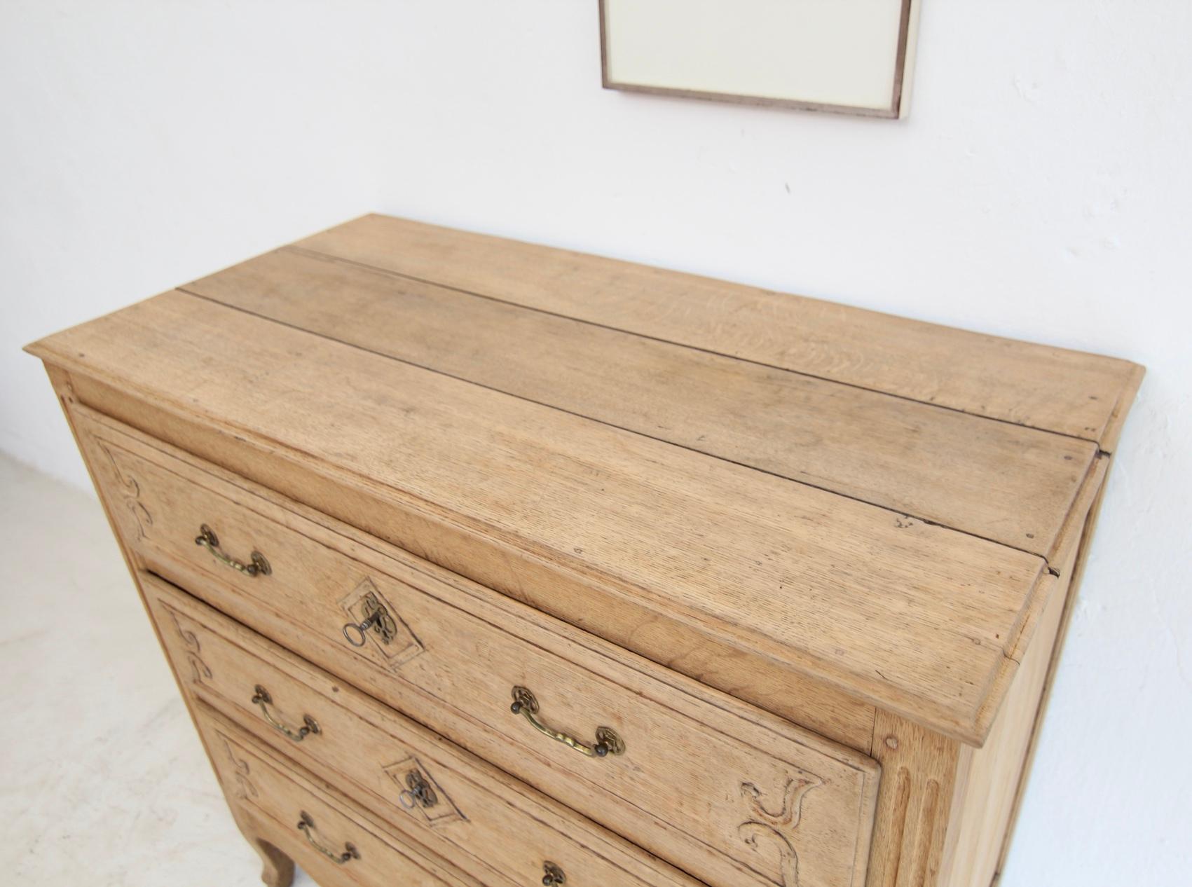 19th Century Bleached Oak Chest of Drawers For Sale 5