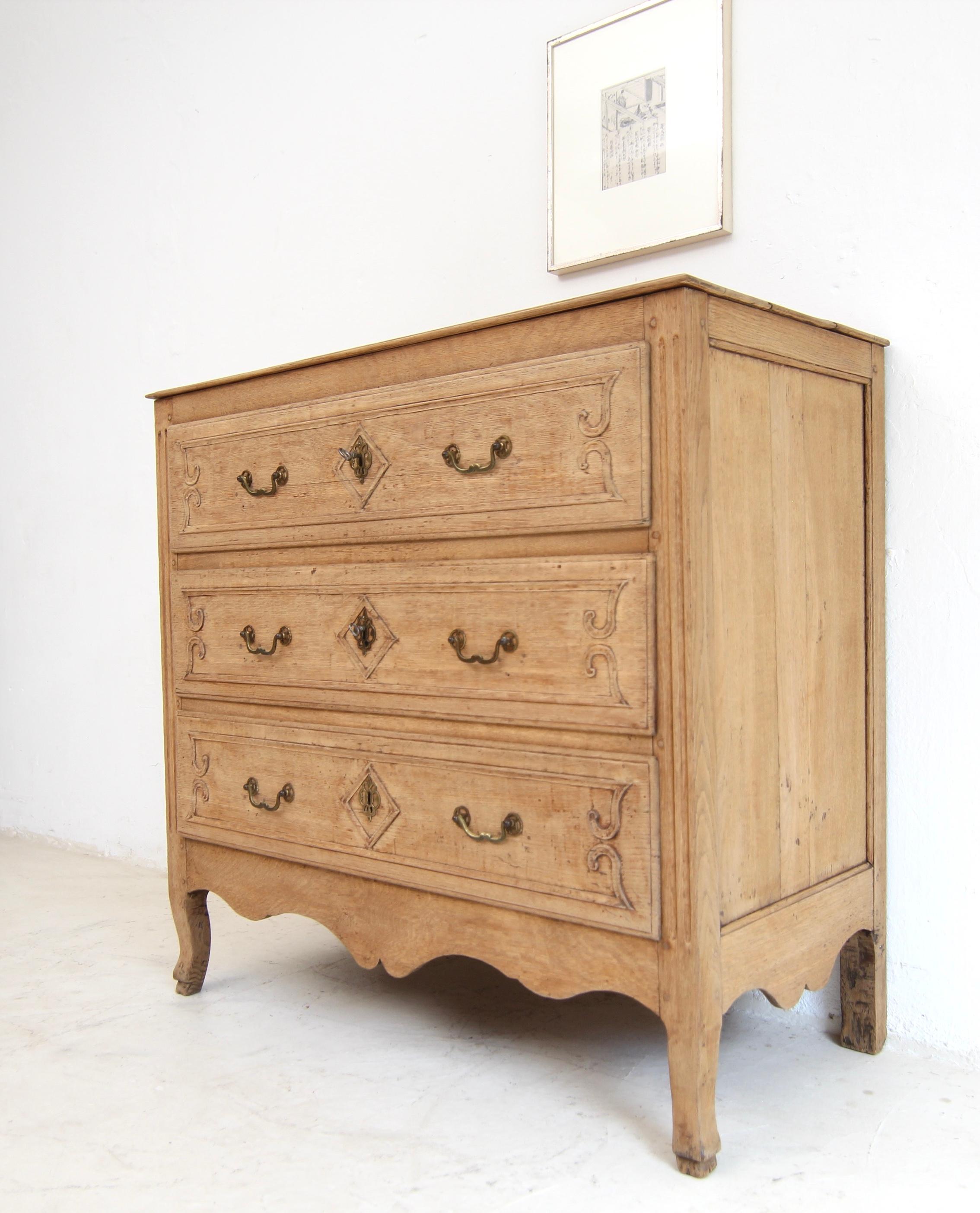 European 19th Century Bleached Oak Chest of Drawers For Sale