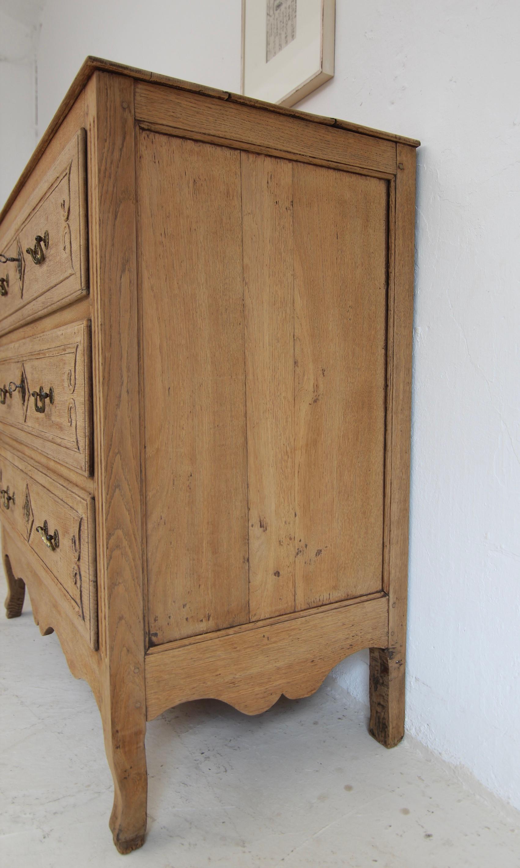 19th Century Bleached Oak Chest of Drawers For Sale 4