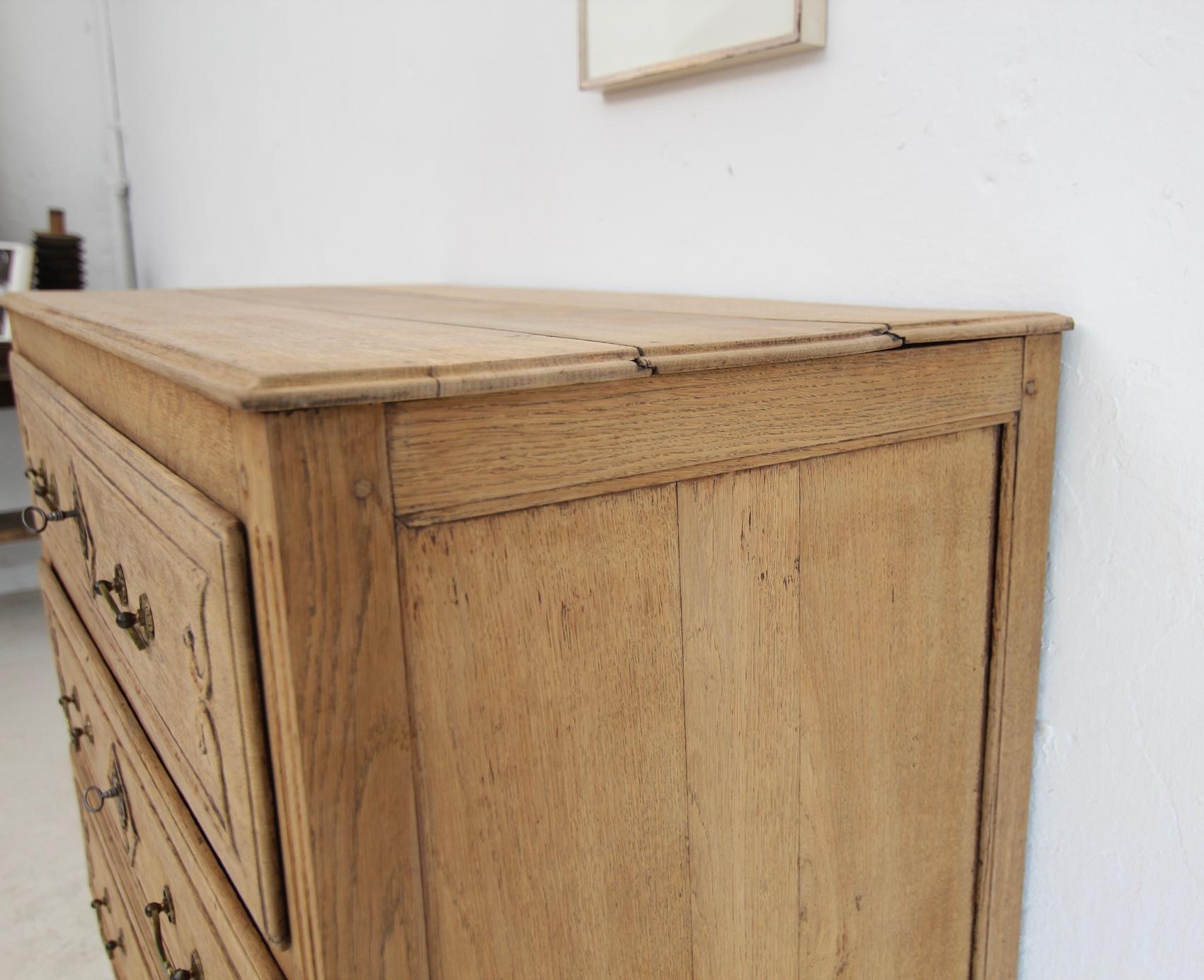 19th Century Bleached Oak Chest of Drawers For Sale 8