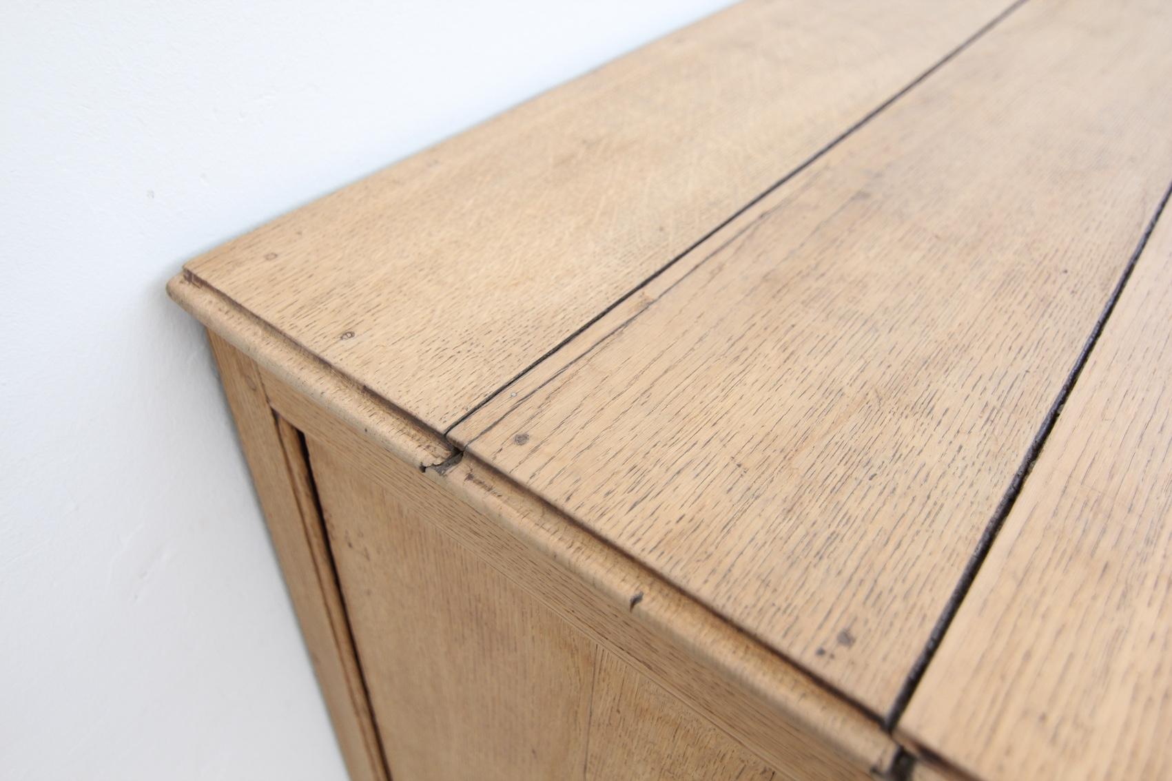 19th Century Bleached Oak Chest of Drawers For Sale 7