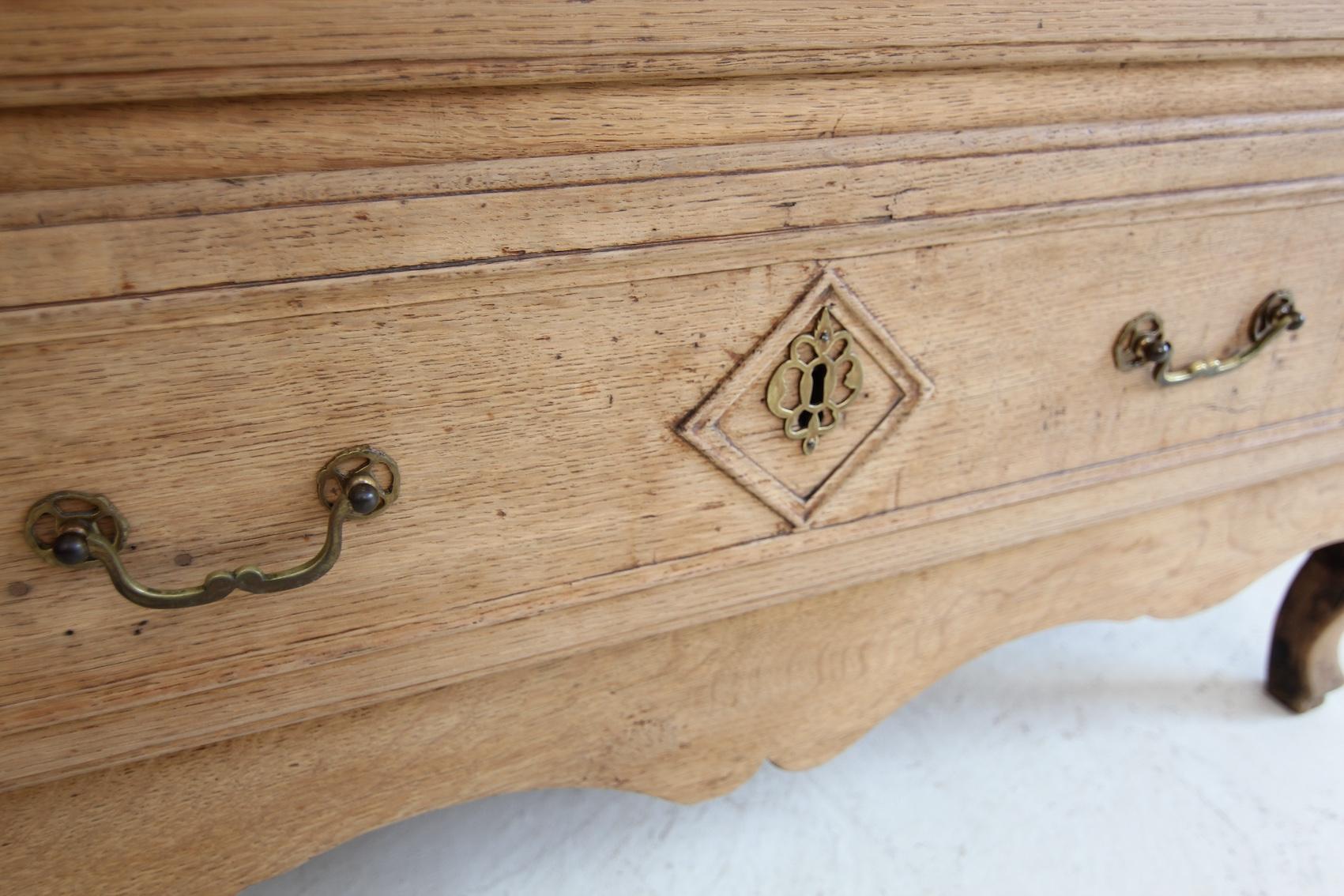 19th Century Bleached Oak Chest of Drawers For Sale 3