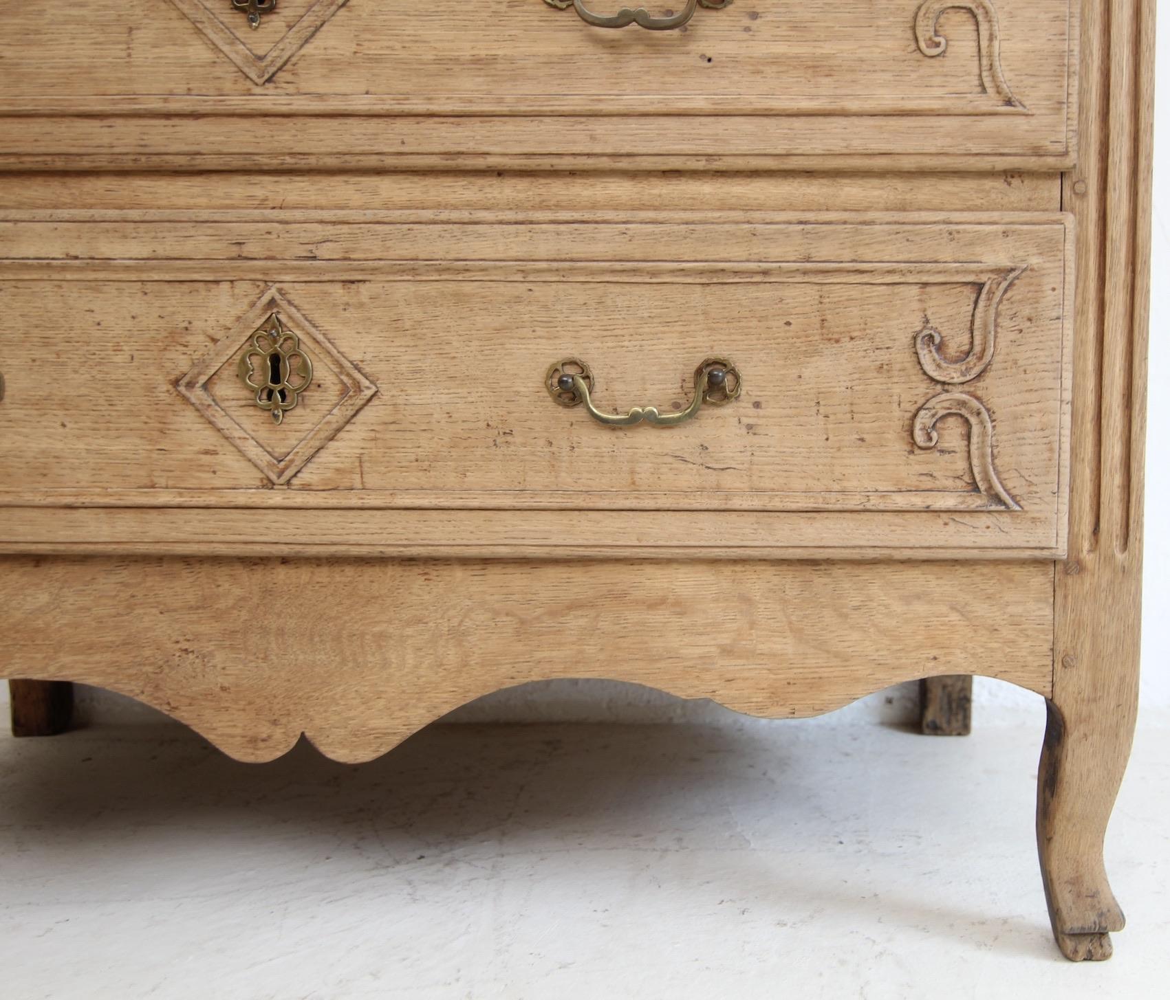 19th Century Bleached Oak Chest of Drawers For Sale 1