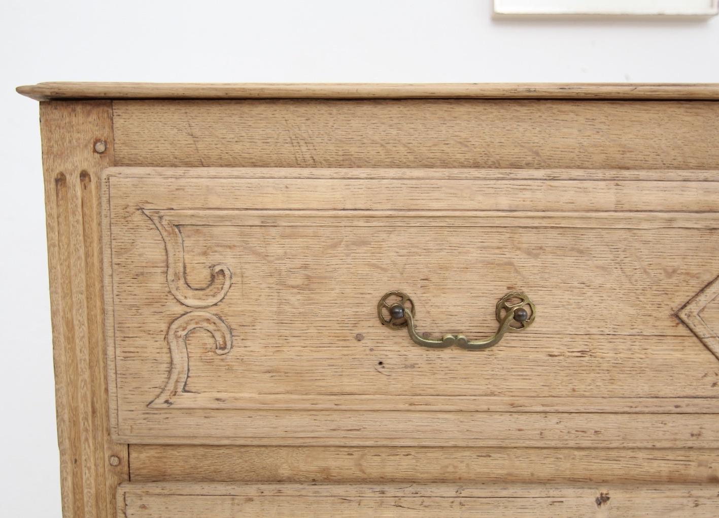 19th Century Bleached Oak Chest of Drawers For Sale 2