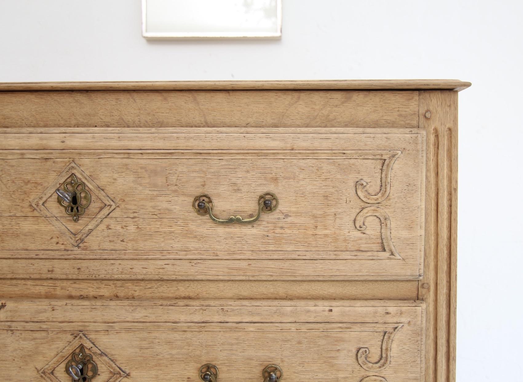 19th Century Bleached Oak Chest of Drawers In Good Condition For Sale In Dusseldorf, DE