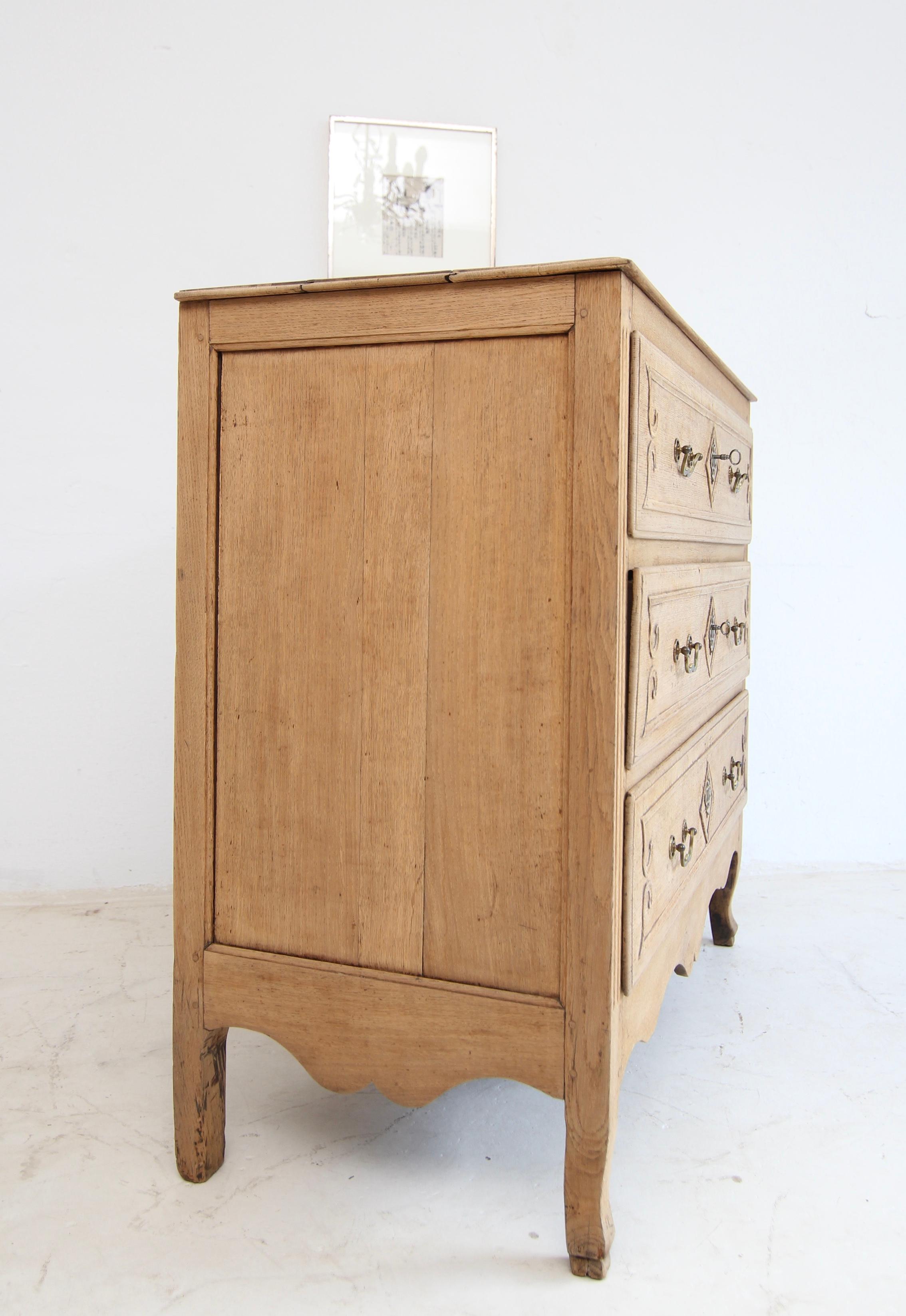 19th Century Bleached Oak Chest of Drawers For Sale 14