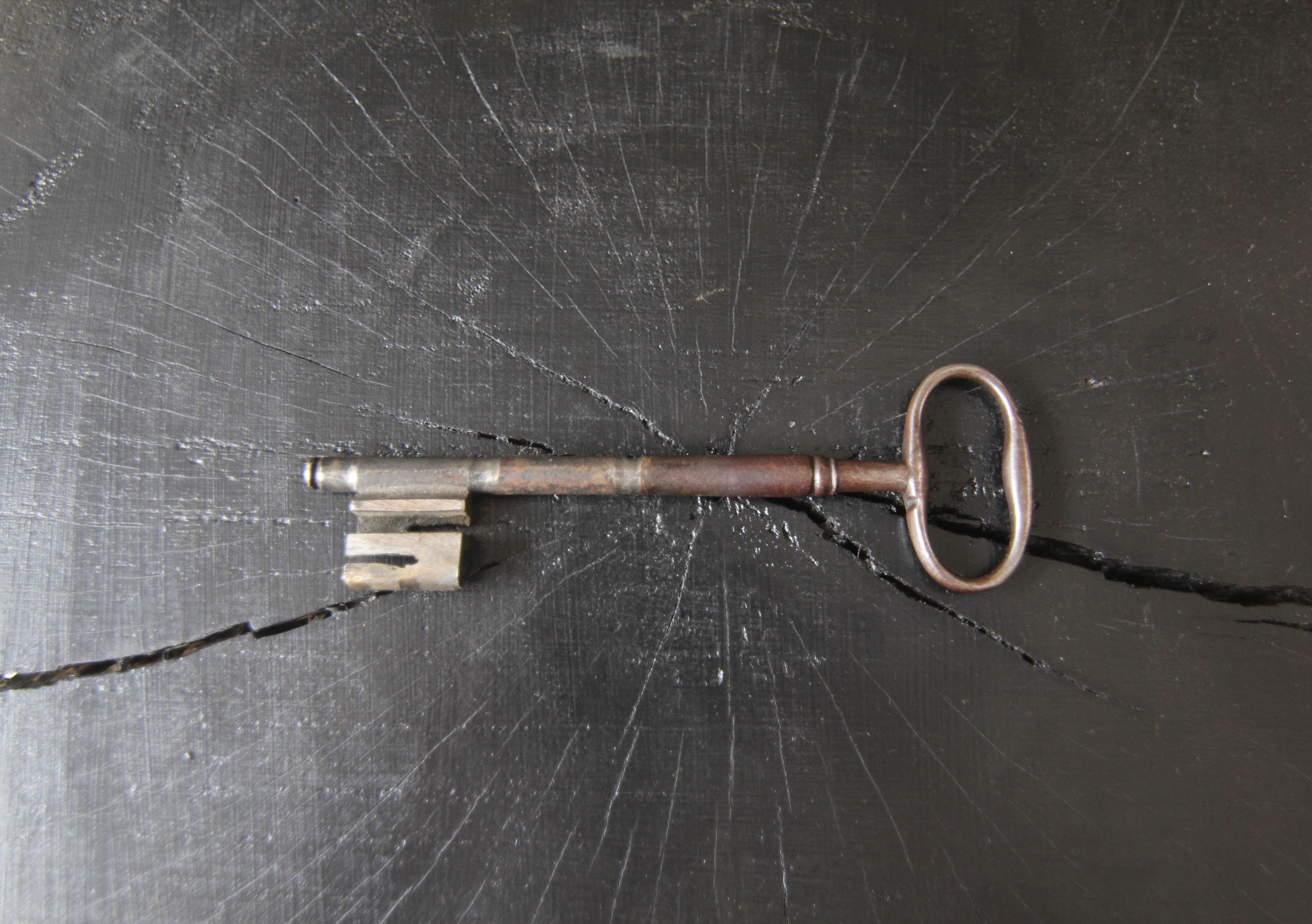 18. Jahrhundert Französisch Lorrain Armoire oder Kleiderschrank aus Kirschholz und Eiche im Angebot 11