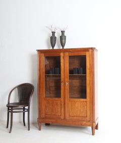 Vetrina in stile Biedermeier del XIX secolo in legno di ciliegio
