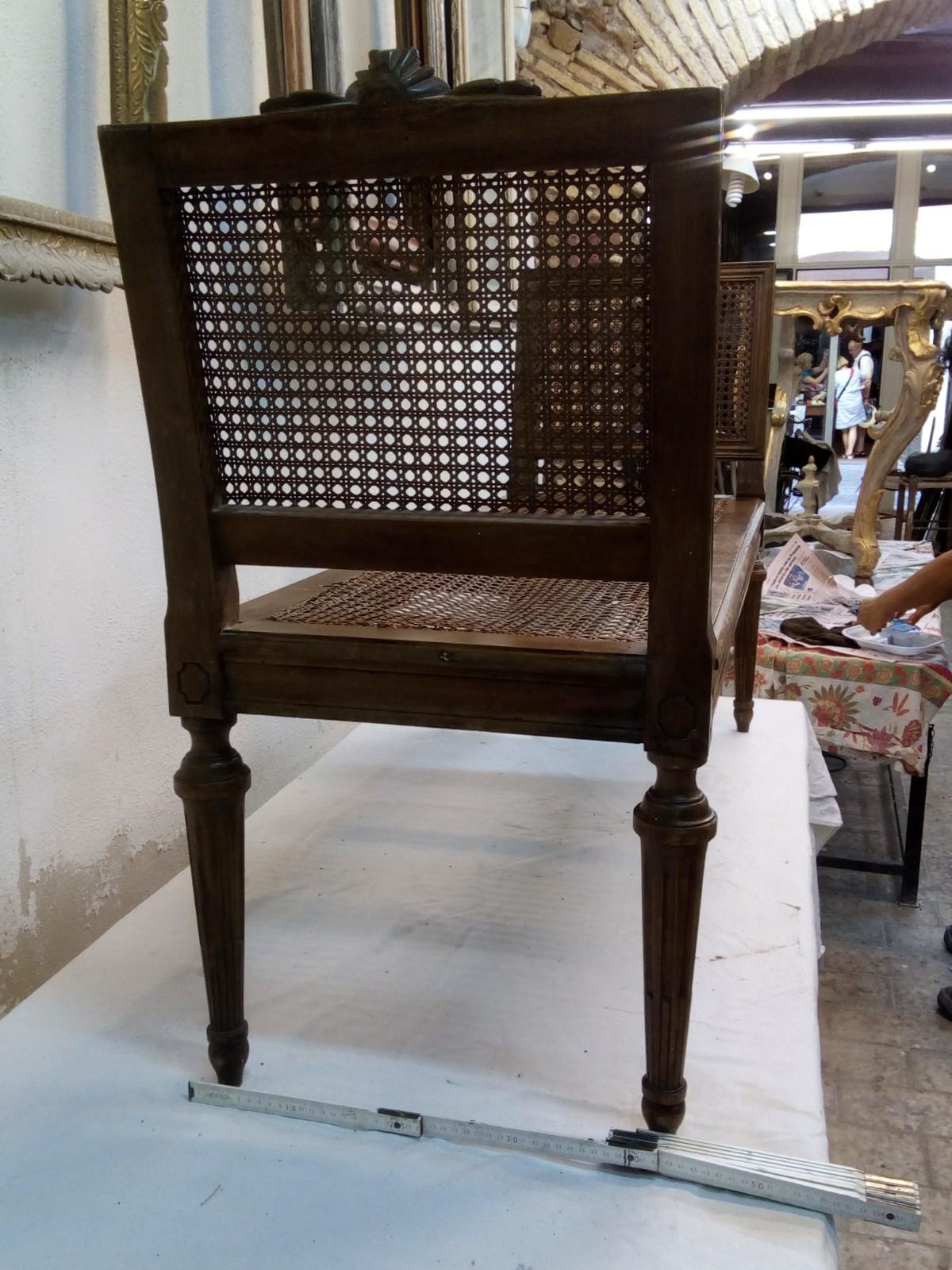 19th Century Italian Bench in Walnut Cannettè In Good Condition For Sale In Rome, IT